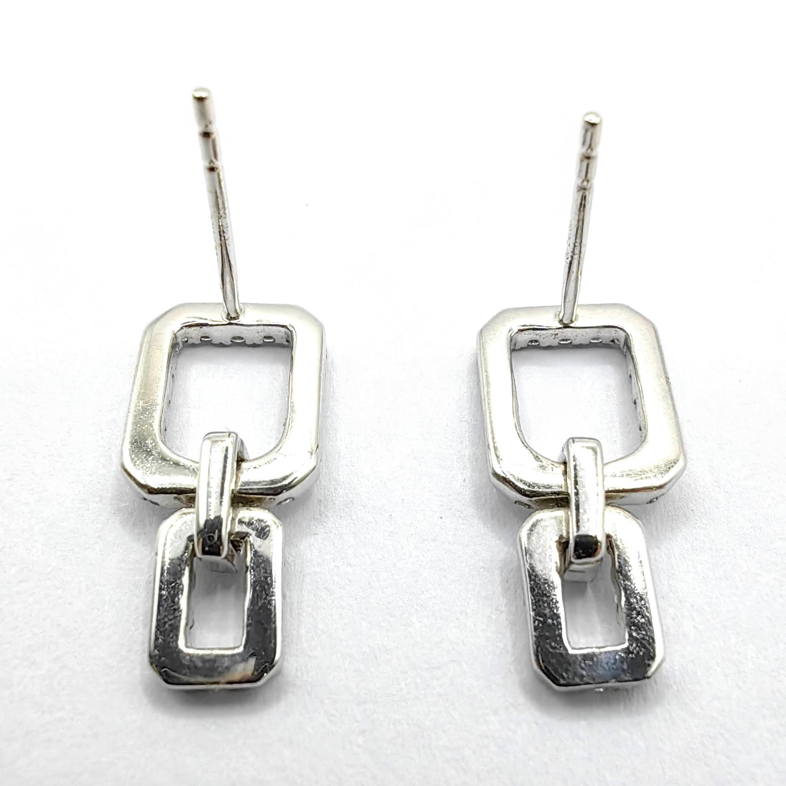 Doppeltes Rechteck A Link Rundschliff Pavé-Diamant Ohrringe in 18K Weißgold im Angebot 5