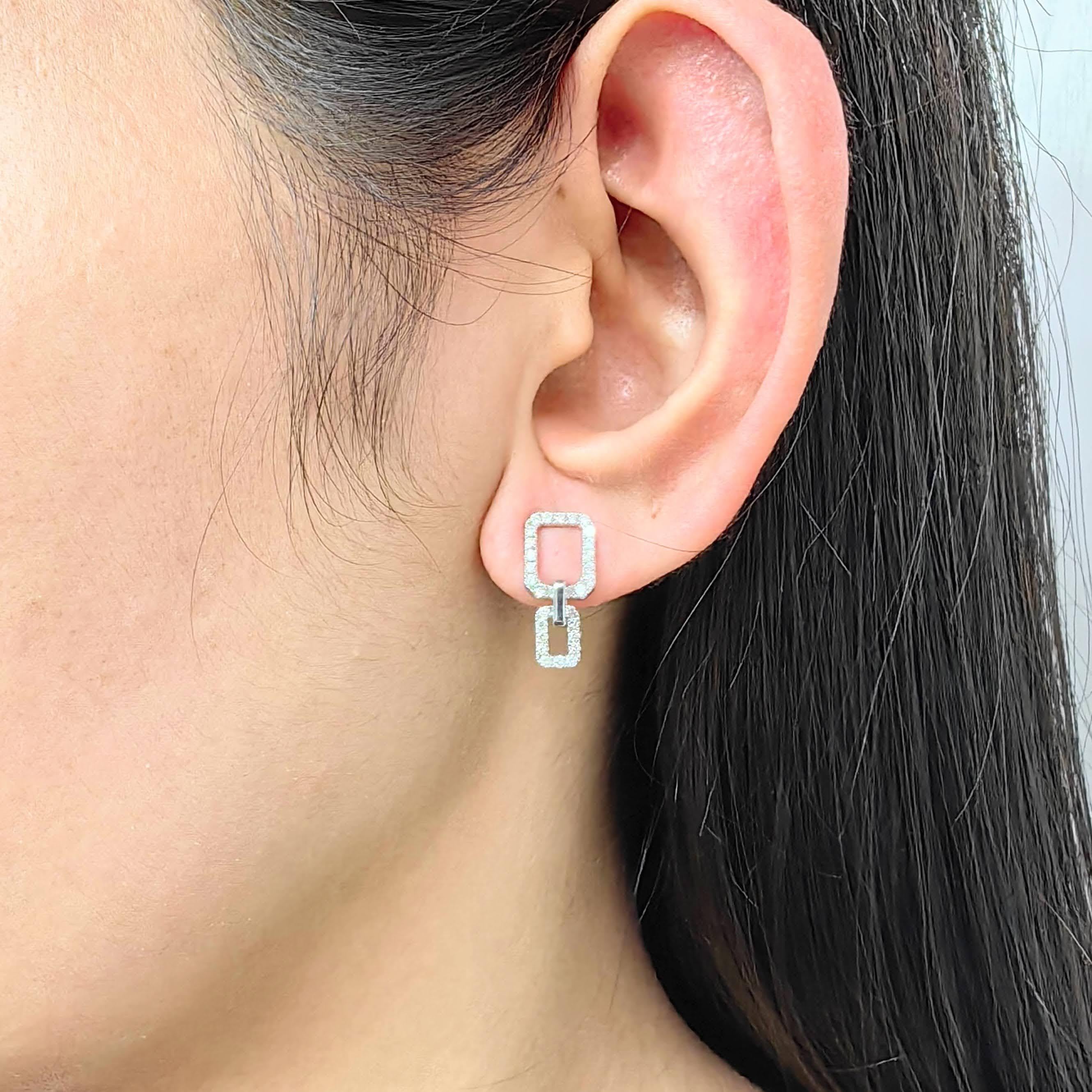 Doppeltes Rechteck A Link Rundschliff Pavé-Diamant Ohrringe in 18K Weißgold im Angebot 7
