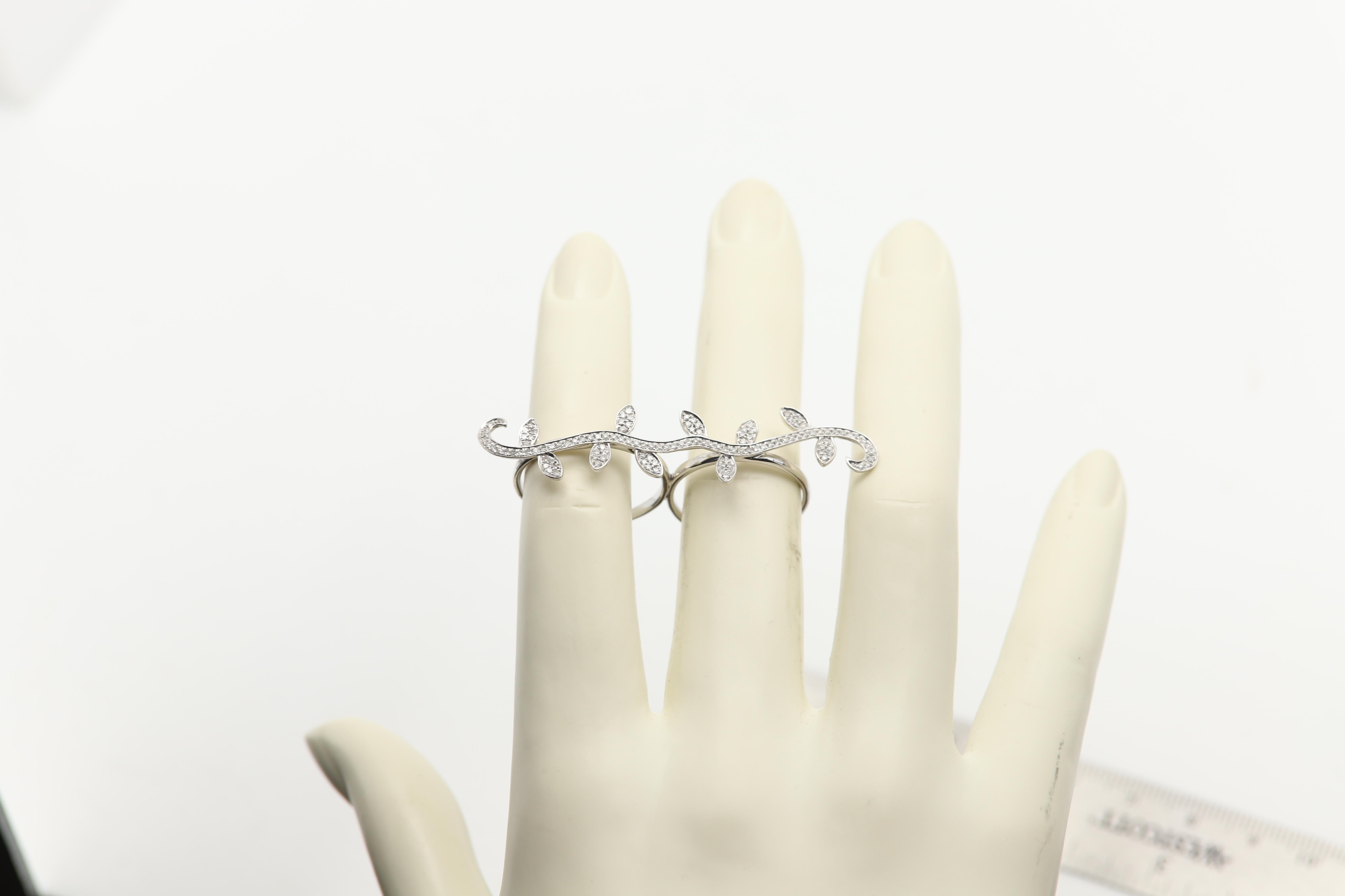 Doppelring 14 Karat Gold Naturdiamanten Blumenblatt-Design Damen im Angebot