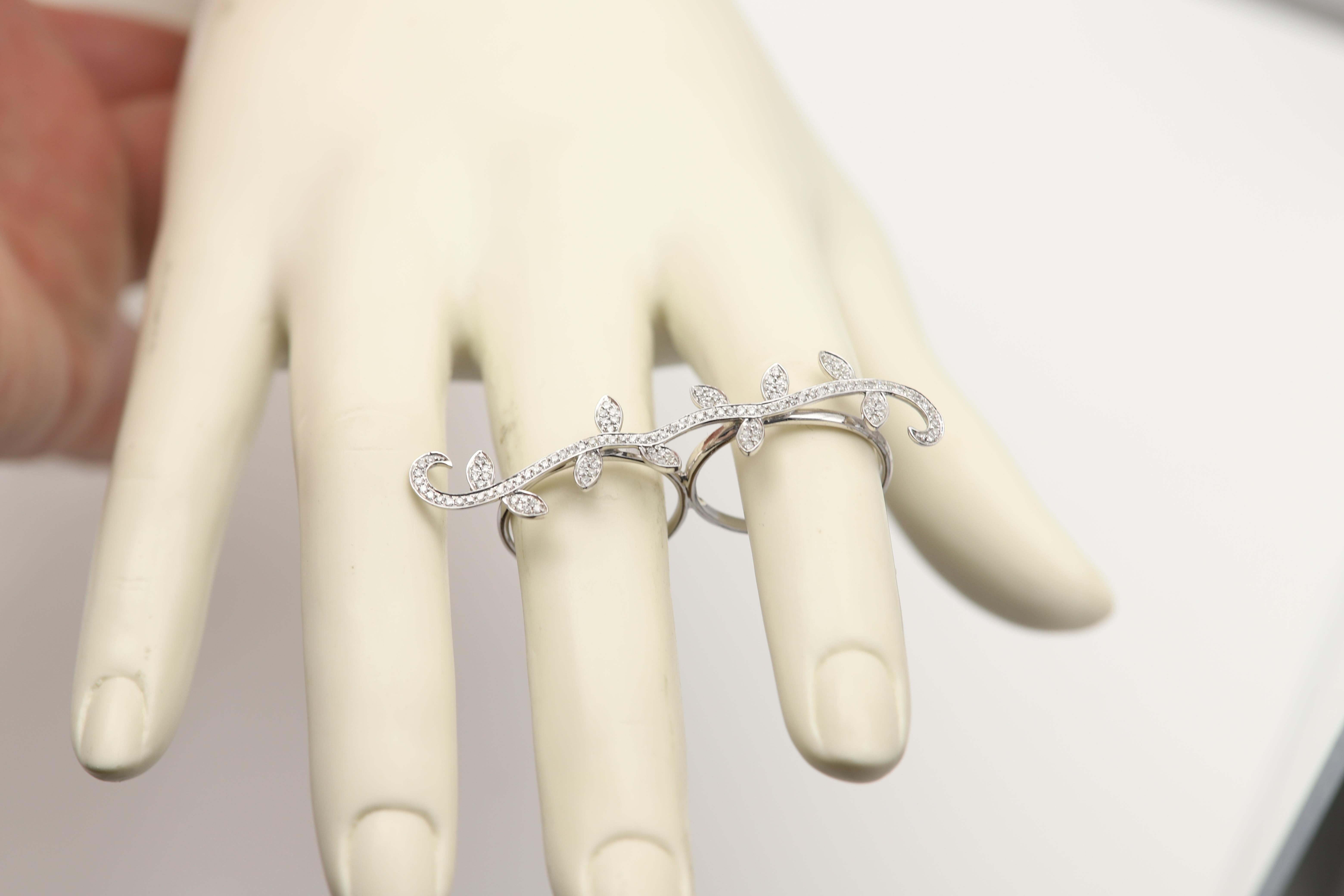 Doppelring 14 Karat Gold Naturdiamanten Blumenblatt-Design im Angebot 1