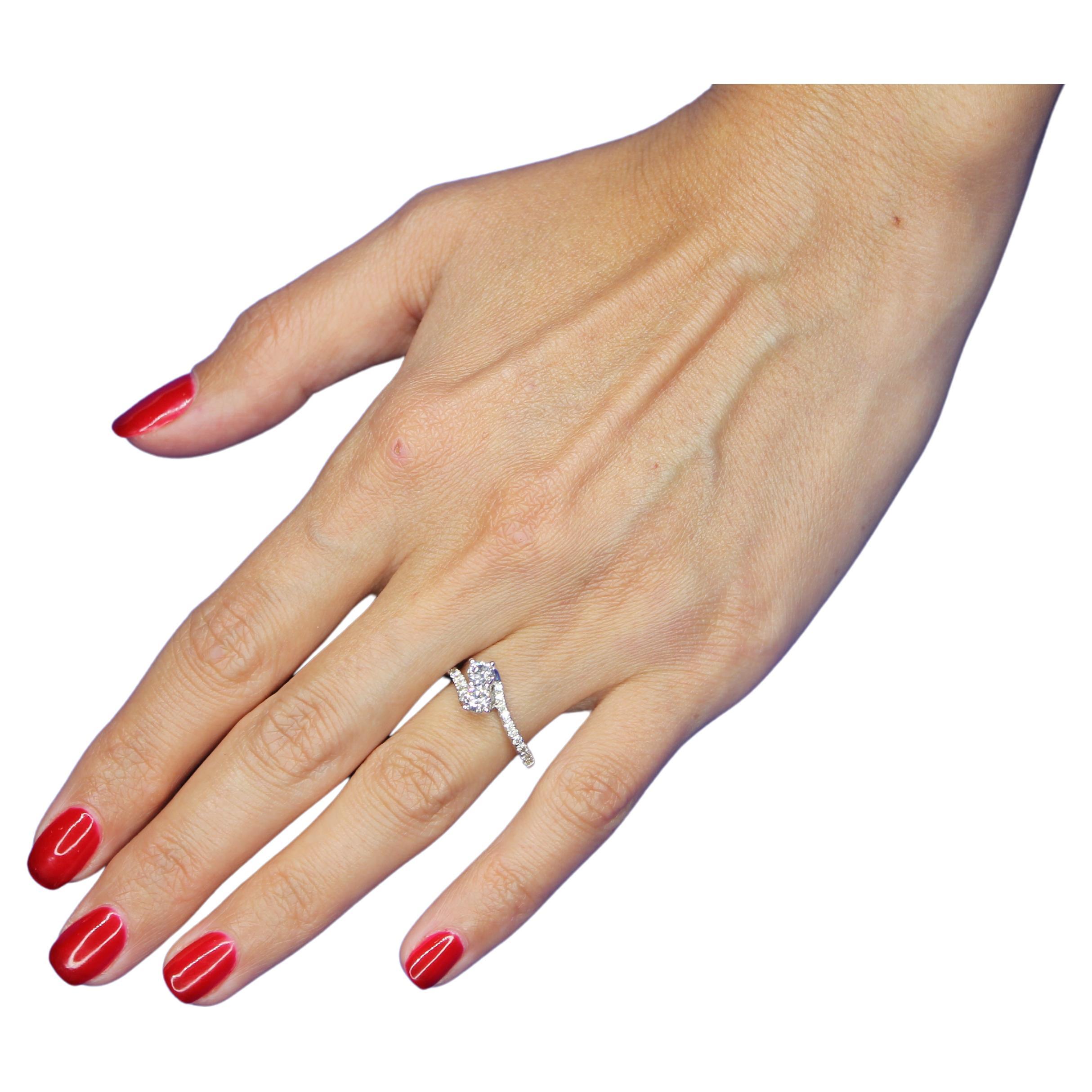 Doppelter runder Diamant zwei 2 Stein Spirale Pave Engagement Vintage Weißgold Ring im Angebot 1