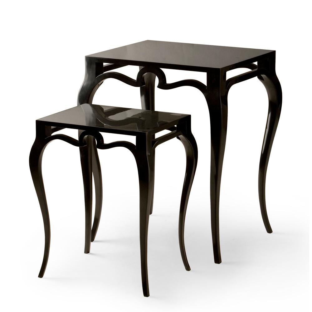 Side Table Set of 2 Double Roundly in solid mahogany wood,
in black lacquered finish, with elegant archer bow detail in hand-carved
mahogany wood.


 
