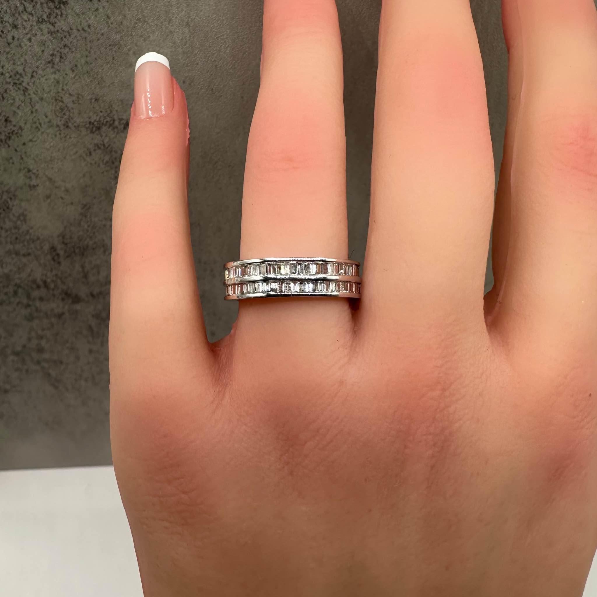 Double Row Baguette Diamond Ring in 14kt White Gold - 1ctw HI SI, Size 6.75 In Good Condition For Sale In West Hempstead, NY