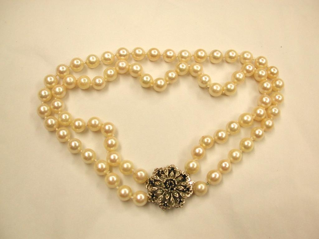 14 inch Double Row Cultered Pearl Necklace with 9ct Gold Snap with Sapphires and Pearls
8 Millimetre cultured pearls in a double row formation,sometimes called a choker.
The heavy gauge white gold snap is set with sapphires and seed pearls