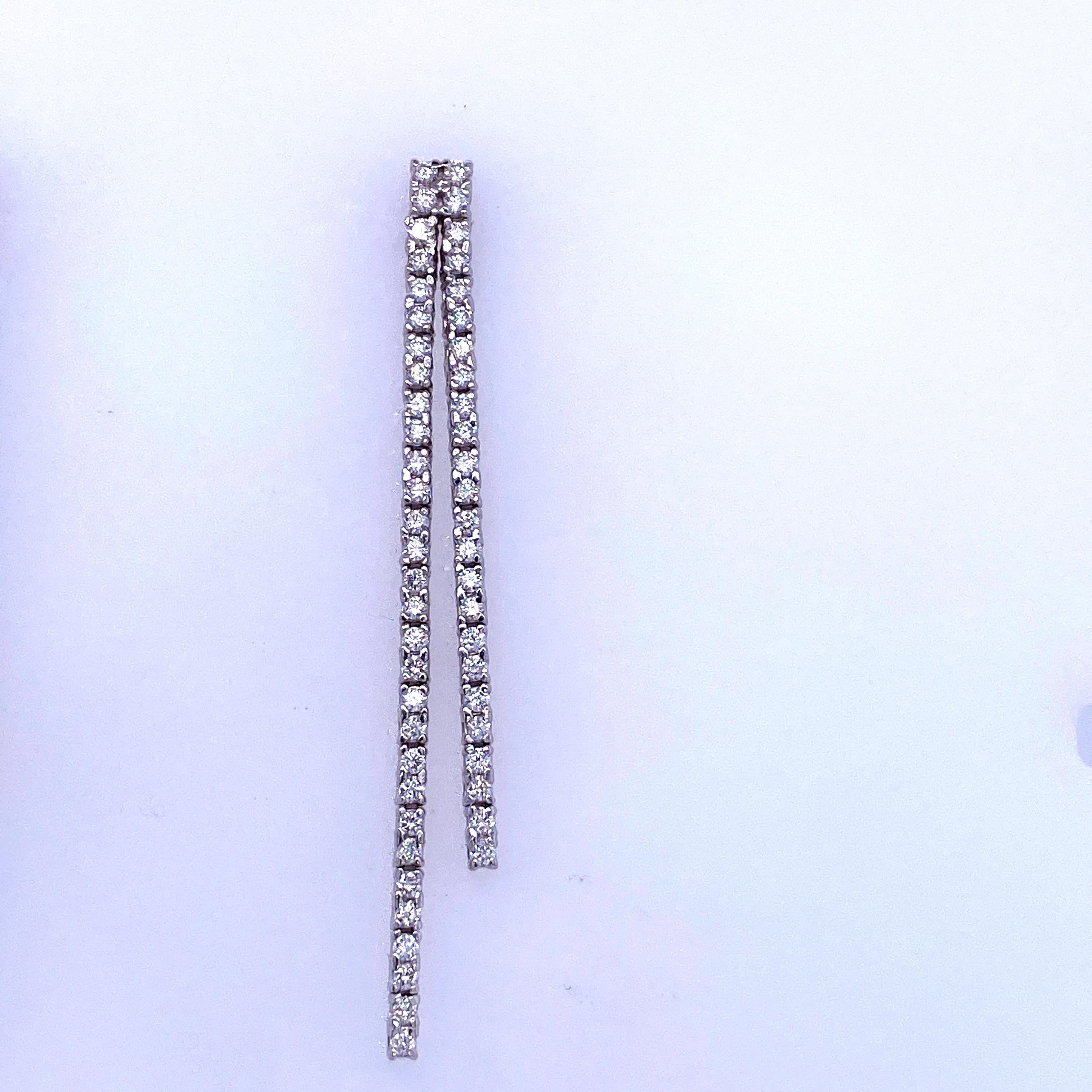Zweireihige Diamant-Tropfen-Ohrringe 0,90 Karat 14 Karat Weißgold (Rundschliff) im Angebot