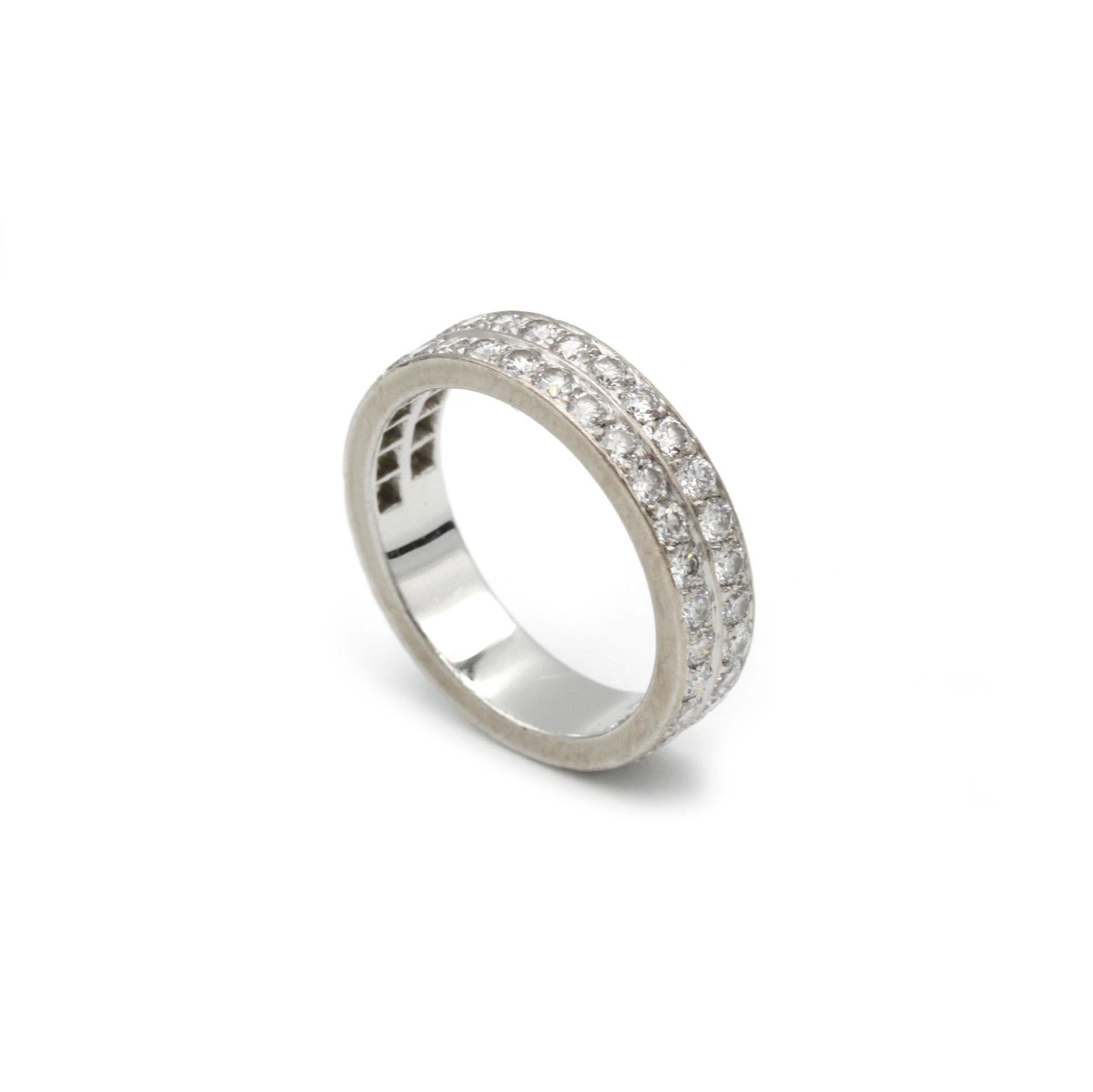 Taille brillant Alliance d'éternité à double rangée de diamants en or blanc 18 carats, 1,80 carat G VS en vente