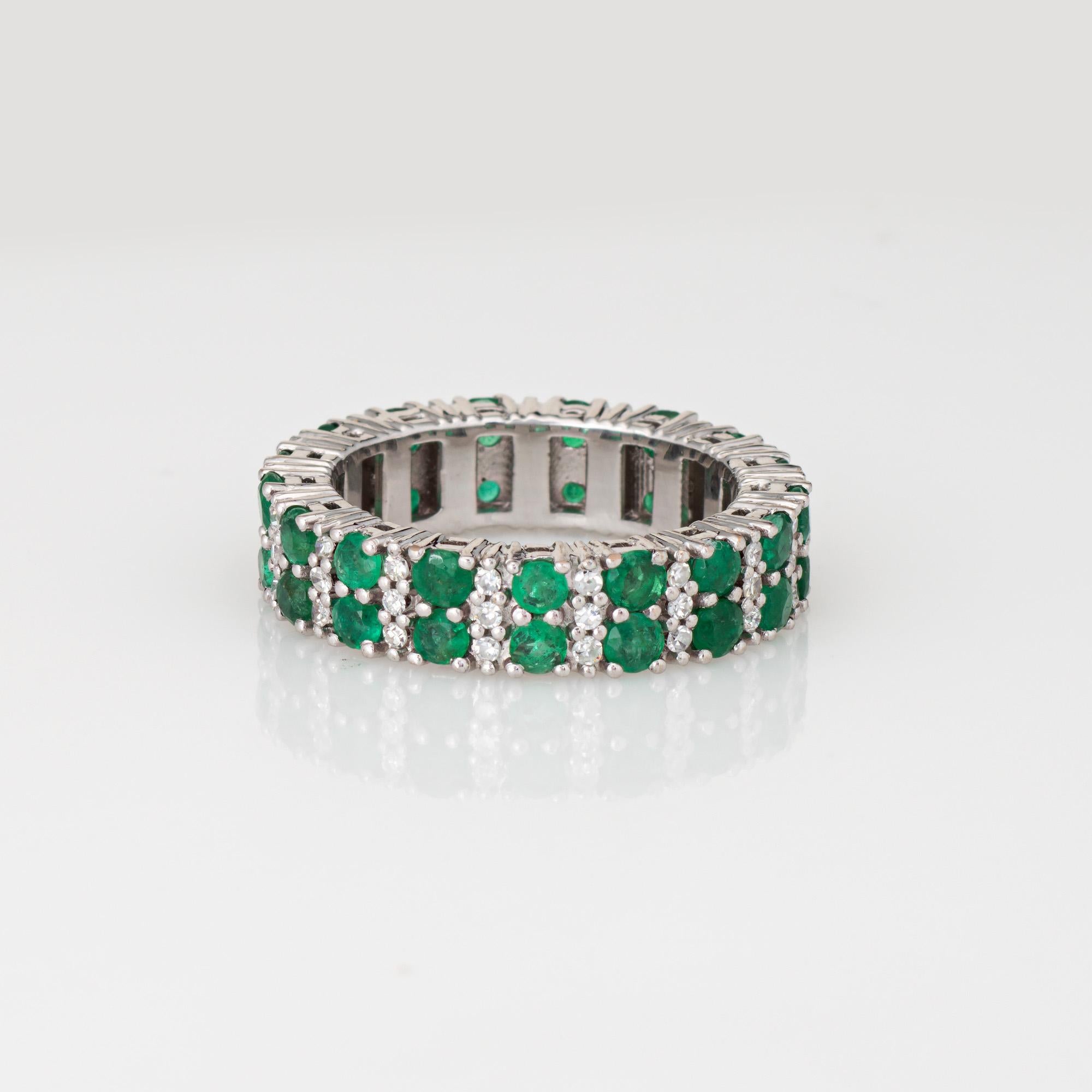 Double Row Smaragd Diamant Eternity Ring Sz 7 Estate Platin Edelstein Band (Zeitgenössisch) im Angebot