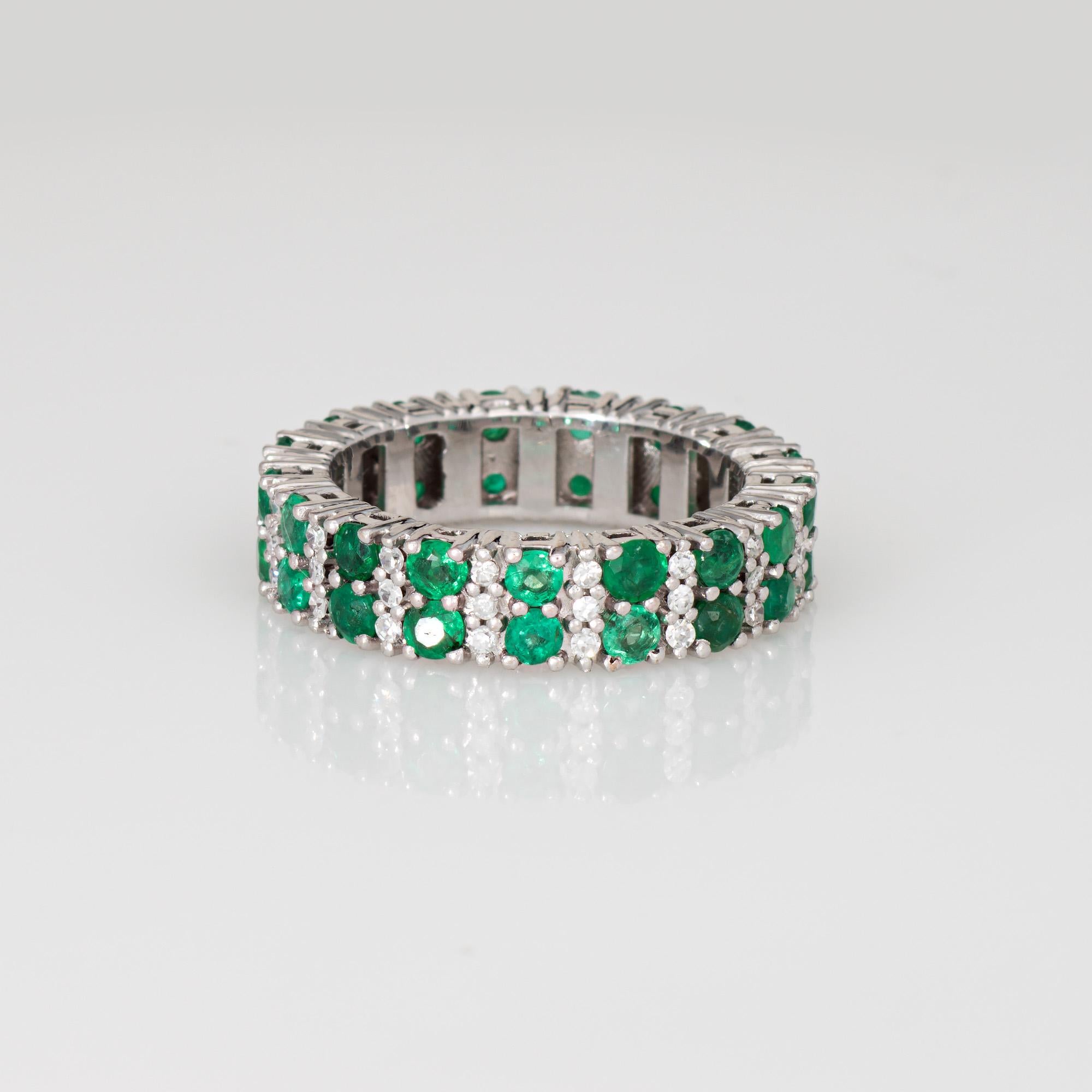 Double Row Smaragd Diamant Eternity Ring Sz 7 Estate Platin Edelstein Band (Rundschliff) im Angebot