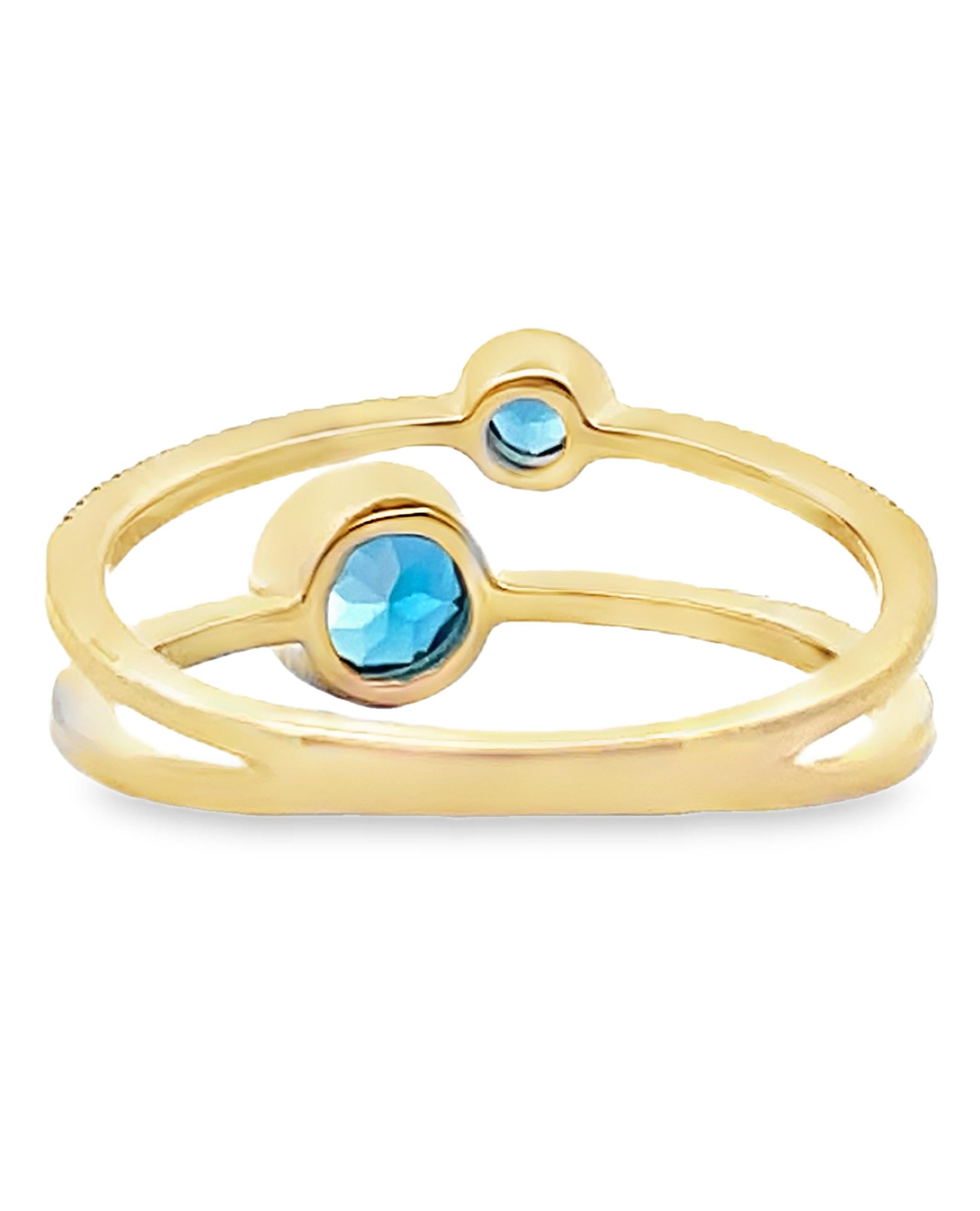 Anillo Doble Fila Londres Topacio Azul con Diamantes en Oro Amarillo de 14 K en Nuevo estado para la venta en Old Tappan, NJ