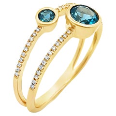 Anillo Doble Fila Londres Topacio Azul con Diamantes en Oro Amarillo de 14 K