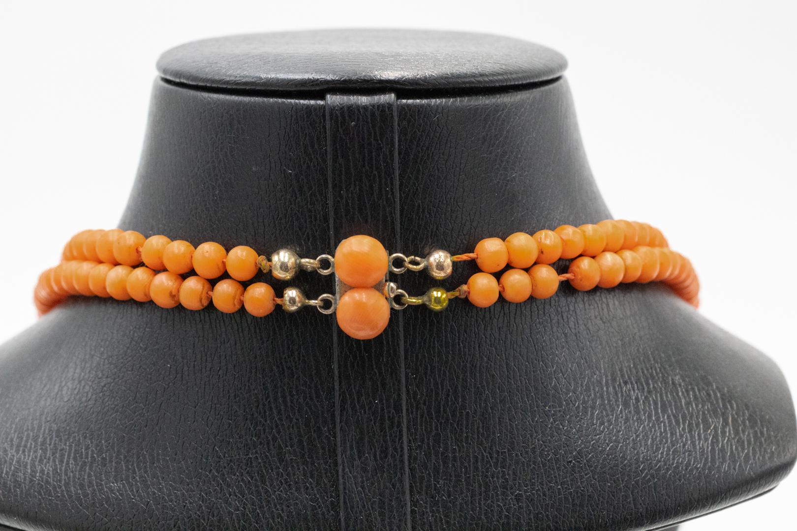 Double row Mediterranean coral necklace with gold-plated clasp. im Angebot 1