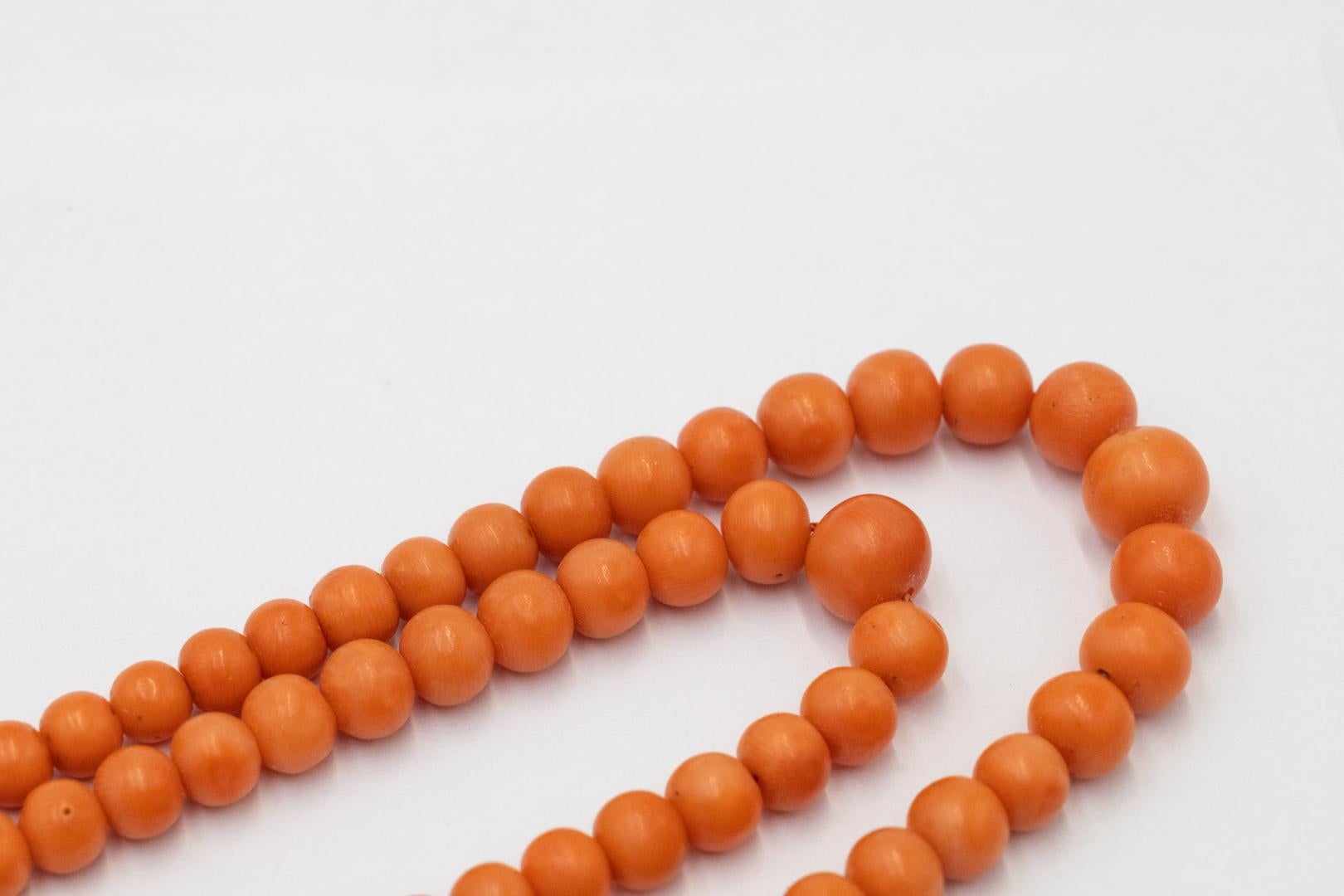 Double row Mediterranean coral necklace with gold-plated clasp. im Angebot 3