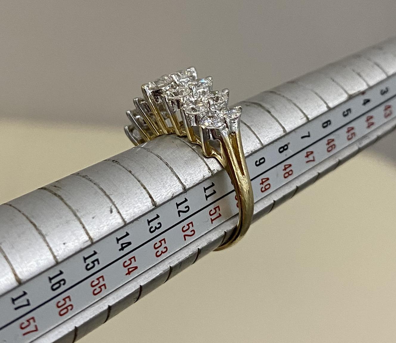Doppelreihe aus Pyramidendiamanten 2::36 Karat + 18 Karat Weiß- und Gelbgoldring 6