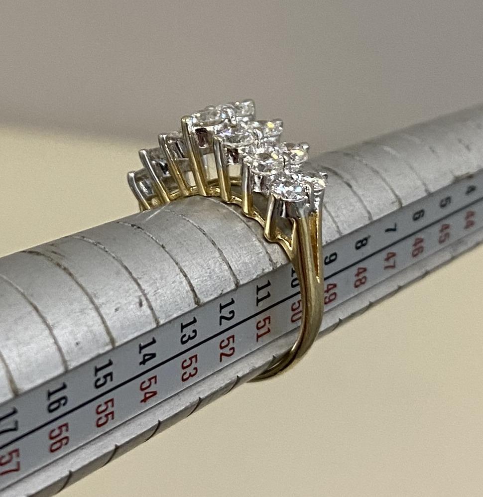 Doppelreihe aus Pyramidendiamanten 2::36 Karat + 18 Karat Weiß- und Gelbgoldring 7