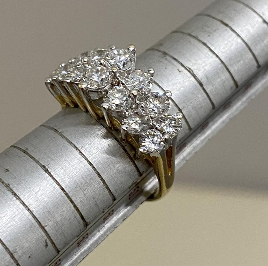Doppelreihe aus Pyramidendiamanten 2::36 Karat + 18 Karat Weiß- und Gelbgoldring 8