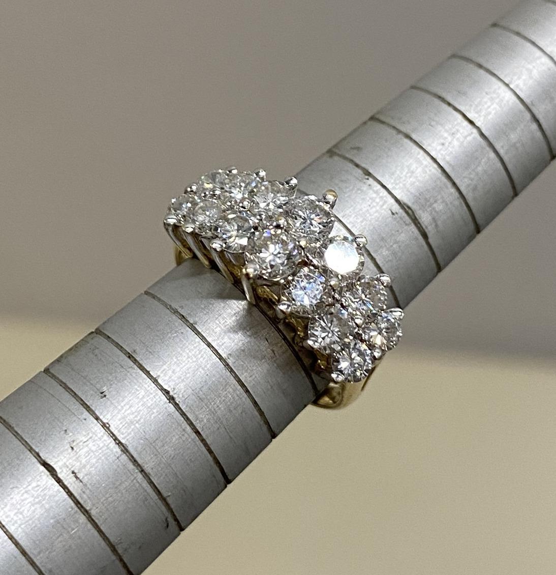 Doppelreihe aus Pyramidendiamanten 2::36 Karat + 18 Karat Weiß- und Gelbgoldring 9