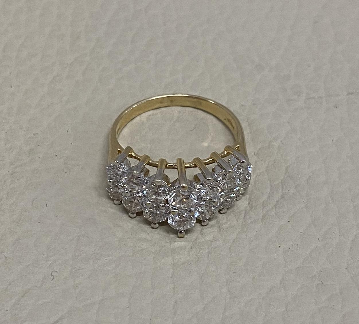 Doppelreihe aus Pyramidendiamanten 2::36 Karat + 18 Karat Weiß- und Gelbgoldring (Modernistisch)