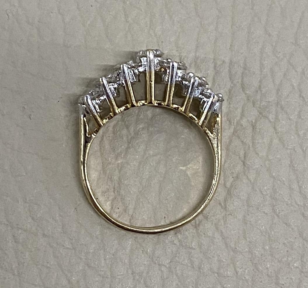 Doppelreihe aus Pyramidendiamanten 2::36 Karat + 18 Karat Weiß- und Gelbgoldring (Rundschliff)