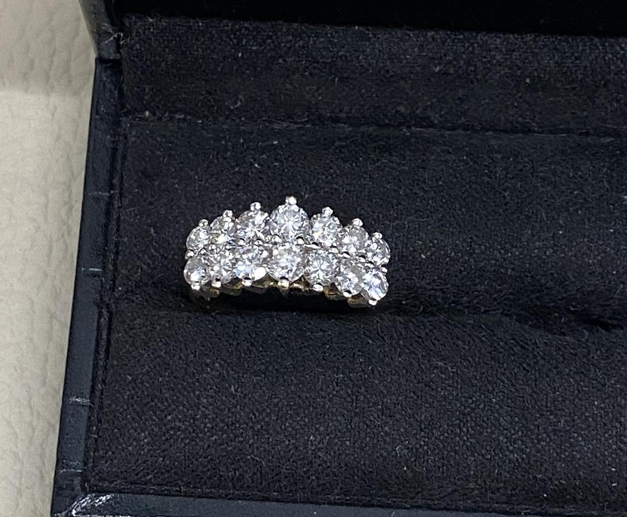 Doppelreihe aus Pyramidendiamanten 2::36 Karat + 18 Karat Weiß- und Gelbgoldring 3