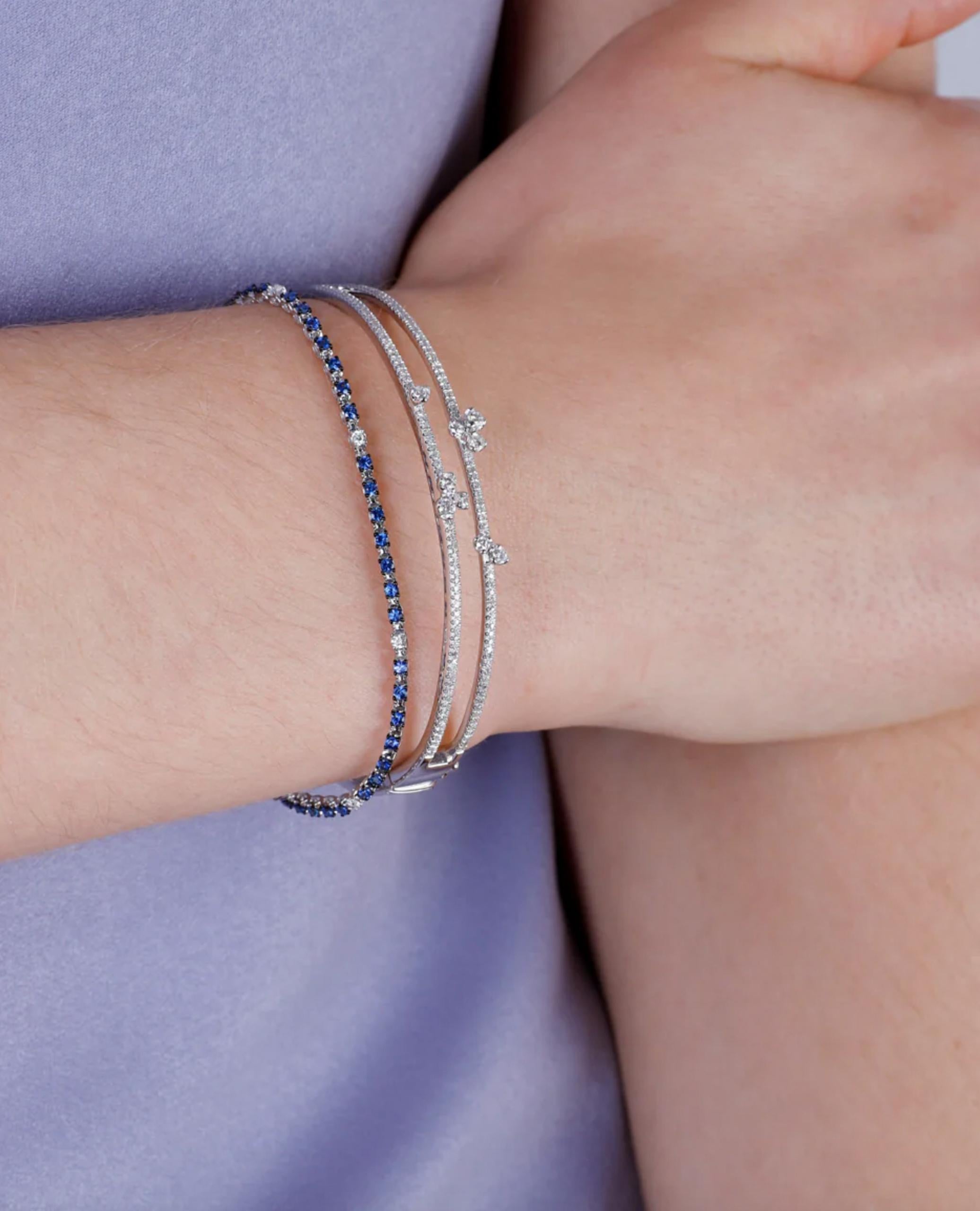 Bracciale aperto a doppia fila in oro bianco 14K con diamanti a cascata In condizioni Nuovo in vendita a Old Tappan, NJ