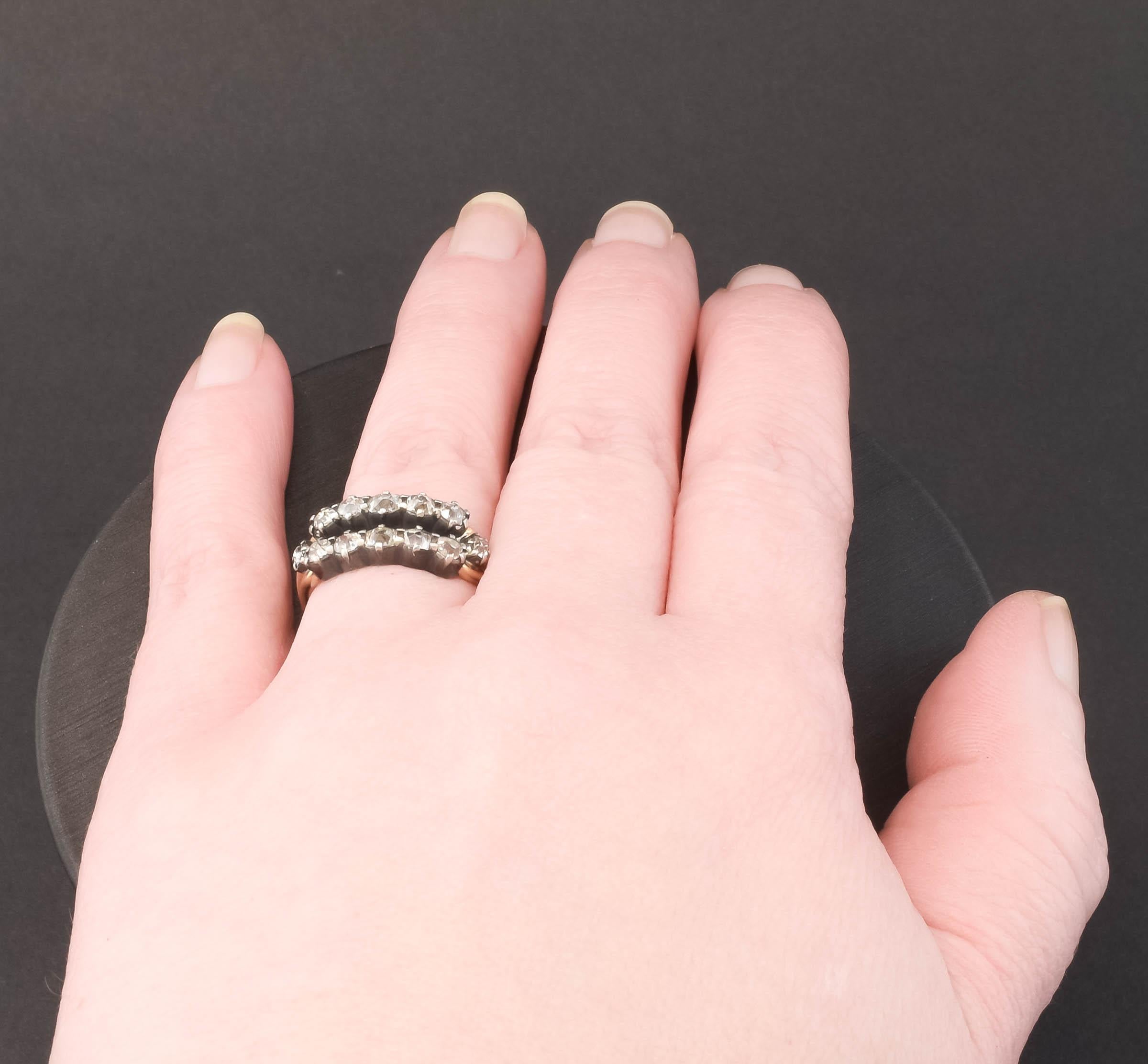 Doppelreihiger Ring mit antiken Diamanten – Hochzeit, Jahrestag oder Stapelring im Angebot 1