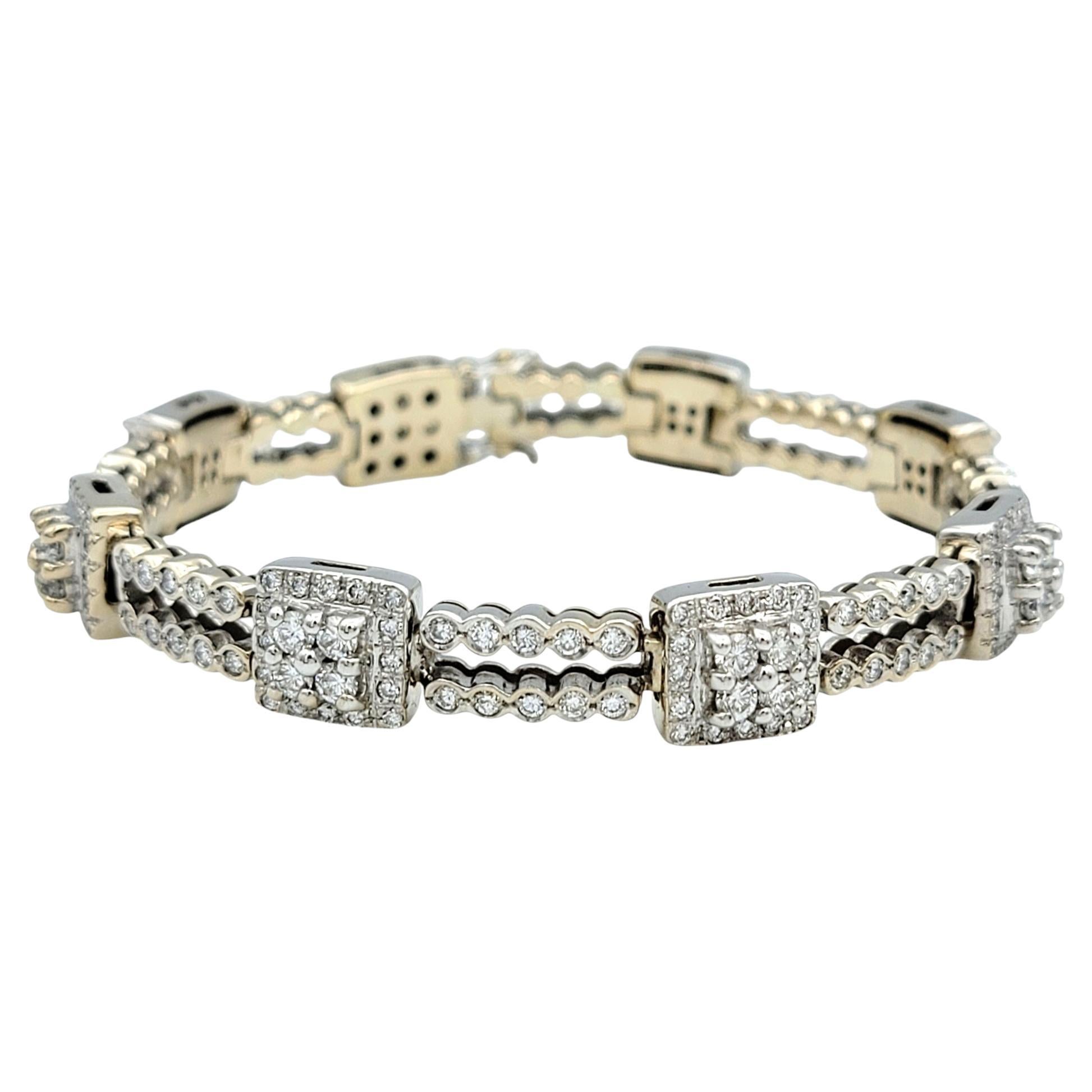 Elegia il tuo polso con questo splendido bracciale con diamanti, un capolavoro di eleganza e raffinatezza. Realizzato in luminoso oro bianco 18 carati, questo bracciale presenta un accattivante design di aureole quadrate, ognuna delle quali è