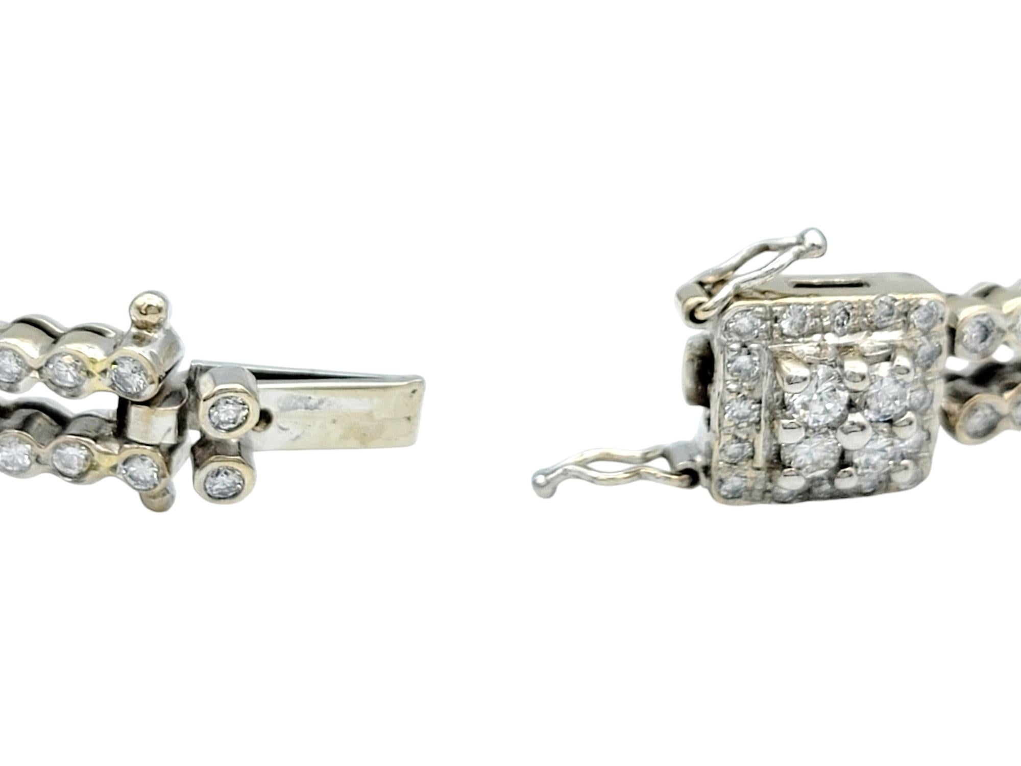 da uomo o donna Bracciale Station con diamanti a doppio filo e aureola quadrata in oro bianco 18 kt. in vendita