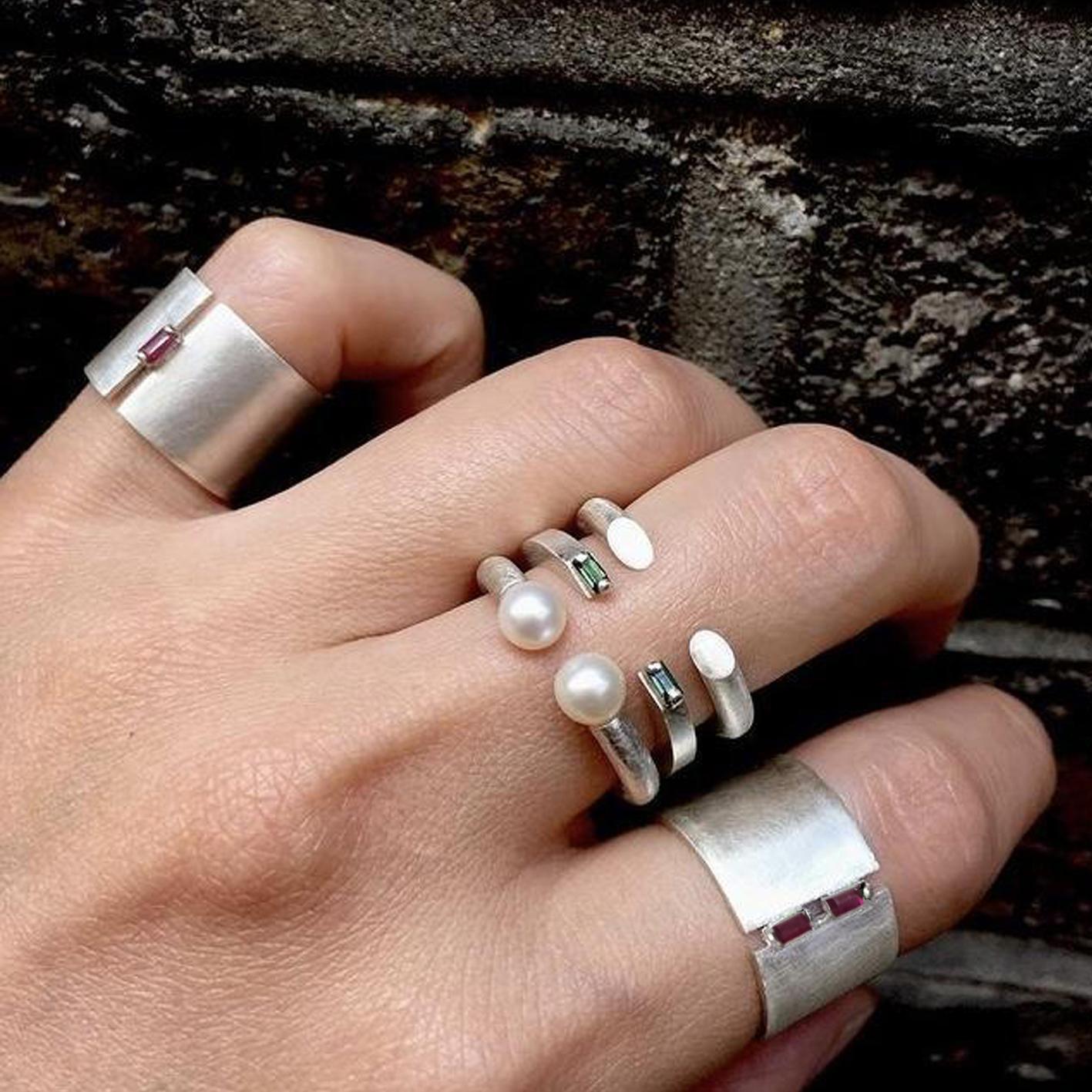 Drawing A Circle exudes minimalism and precision with forming a circle. Elevate your everyday style with a touch of luxury. HSU jewellery London offers a unique collection of UK designed and made gemstone rings that are the perfect addition to any