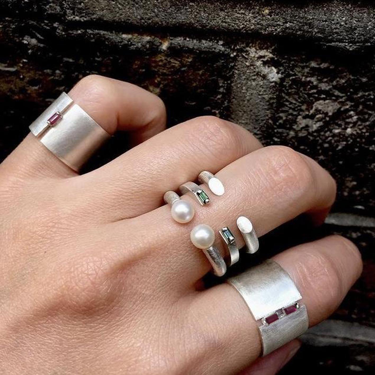 Drawing A Circle exudes minimalism and precision with forming a circle. Elevate your everyday style with a touch of luxury. HSU jewellery London offers a unique collection of UK designed and made gemstone rings that are the perfect addition to any