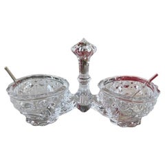 Set di due saliere in cristallo Baccarat, con decorazioni intagliate, XX secolo