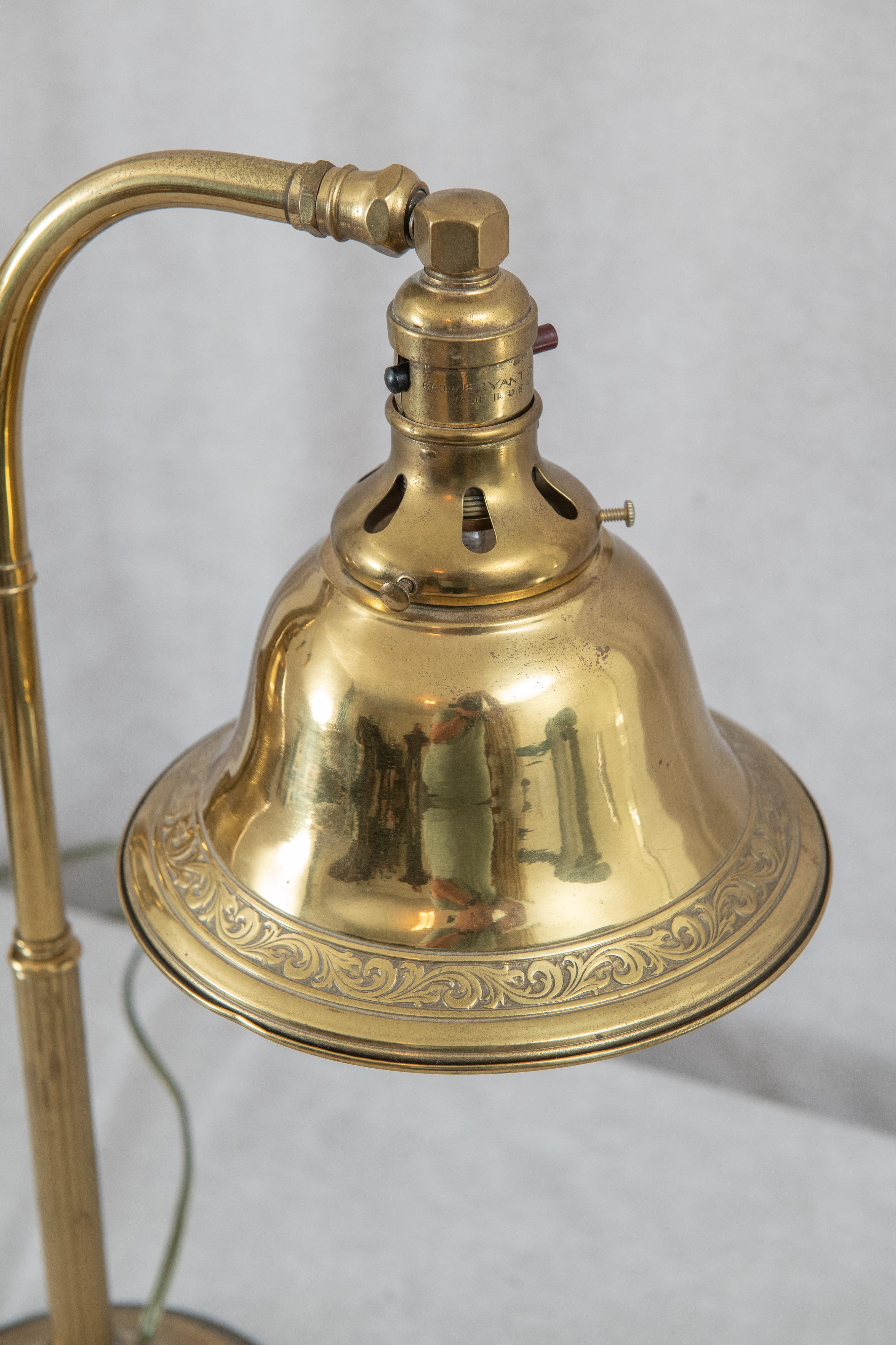 Arts and Crafts Lampe de banquier en laiton à double abat-jour, vers 1910 en vente