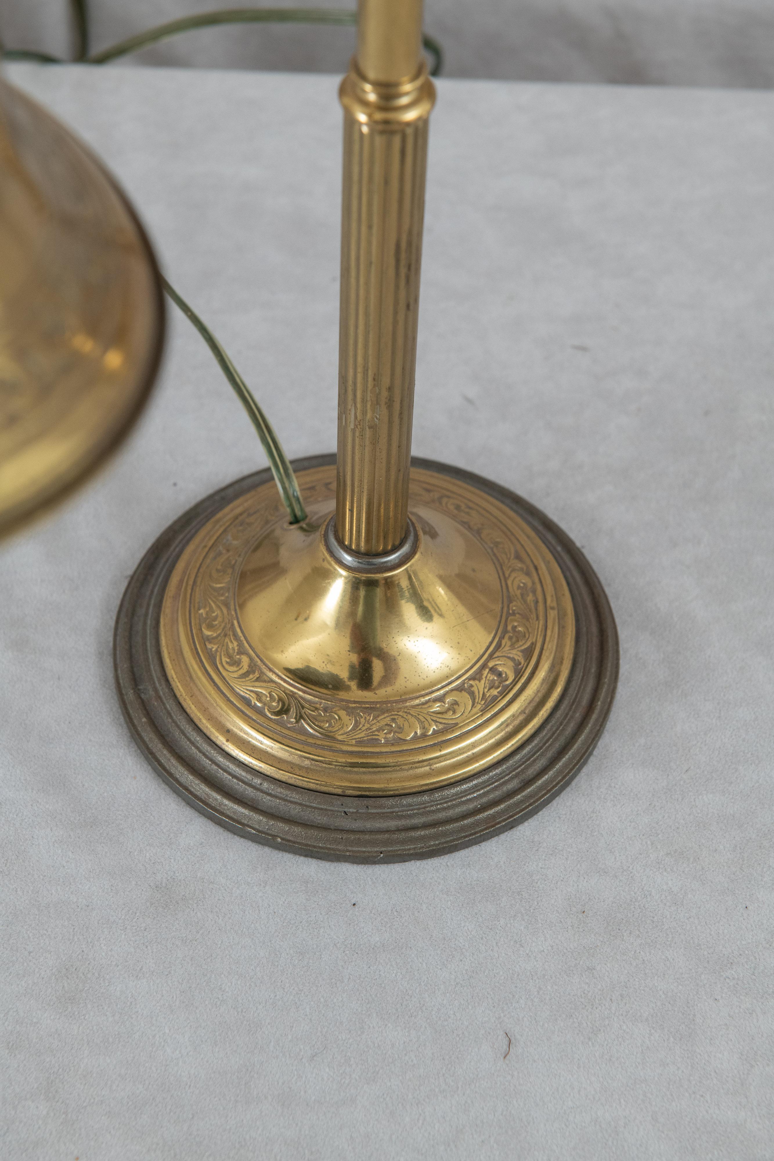 Laiton Lampe de banquier en laiton à double abat-jour, vers 1910 en vente