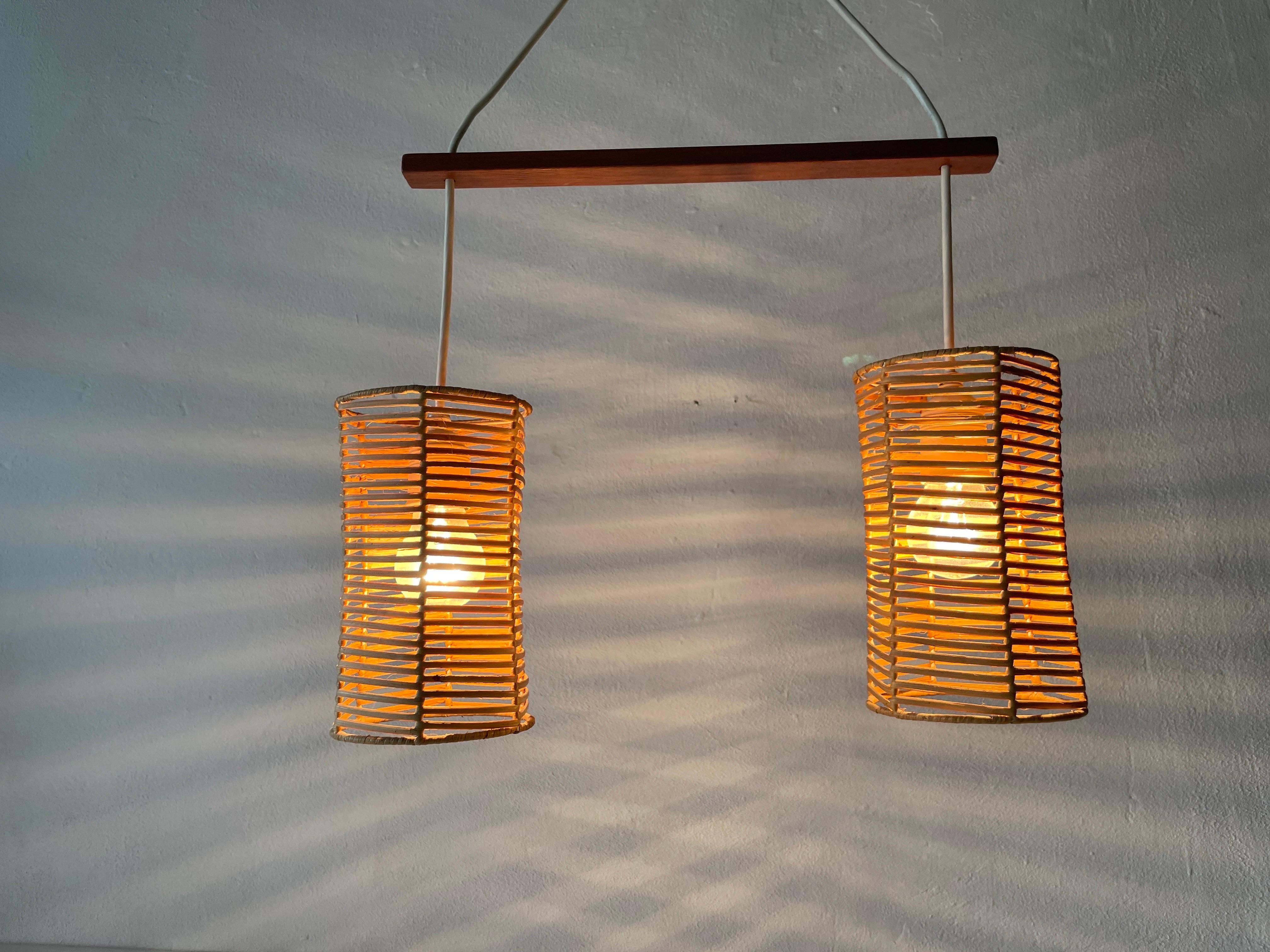 Lampe suspendue à double abat-jour en osier et bois, années 1960, Allemagne en vente 1