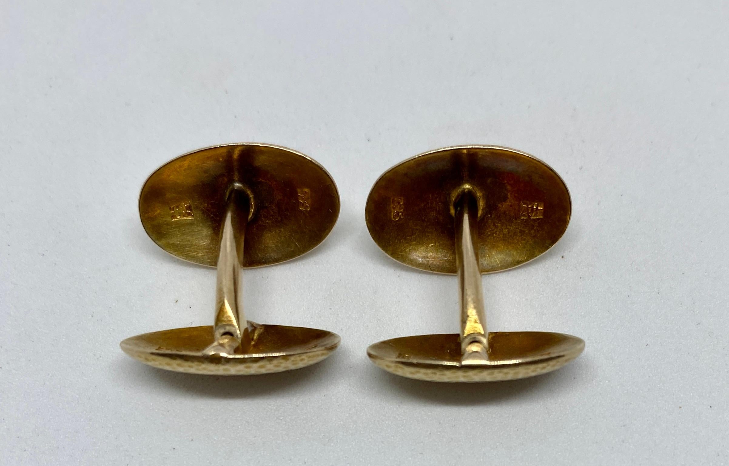 Arts and Crafts Boutons de manchette double face en or jaune martelé de l'époque Arts & Crafts en vente