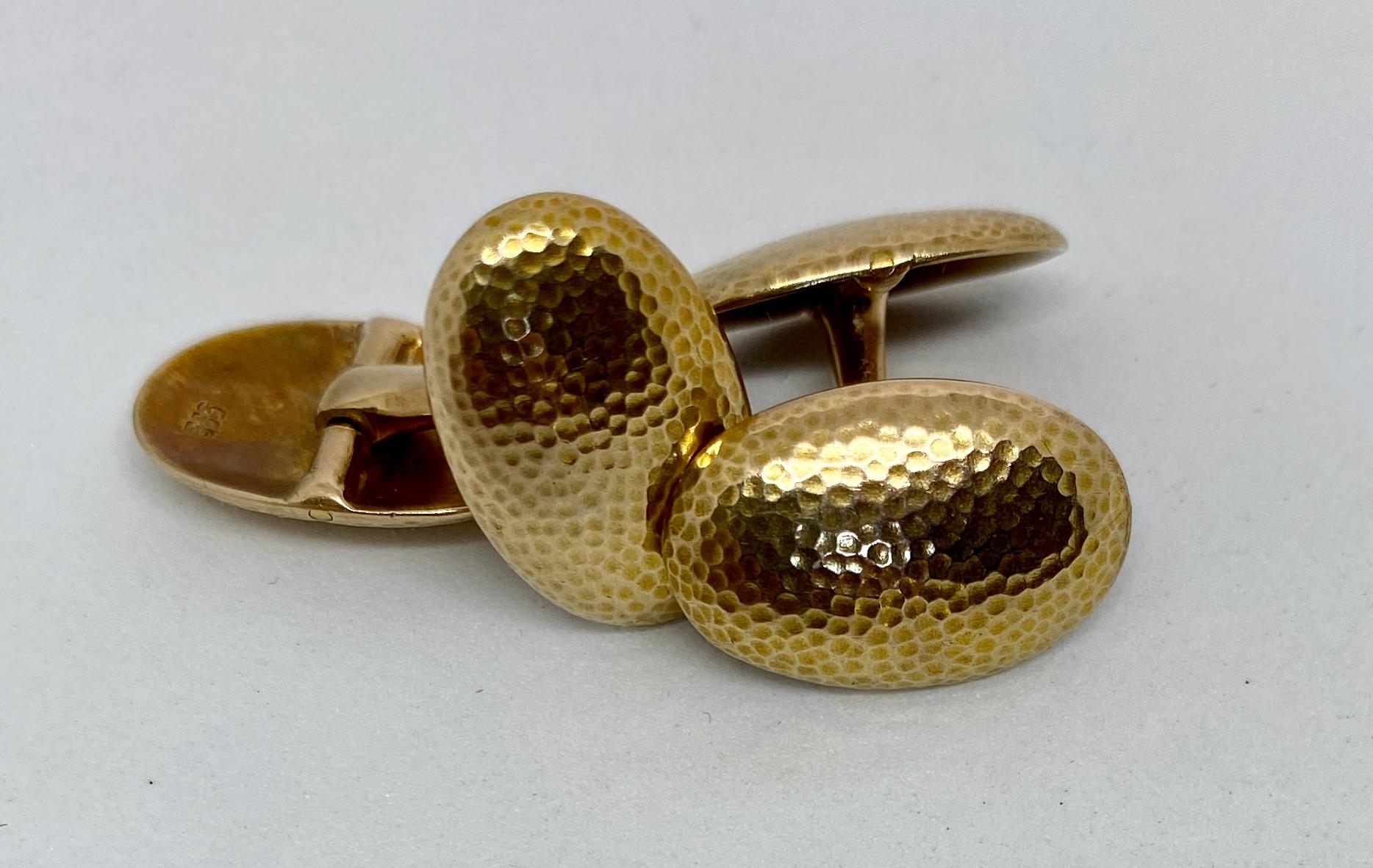Boutons de manchette double face en or jaune martelé de l'époque Arts & Crafts Bon état - En vente à San Rafael, CA