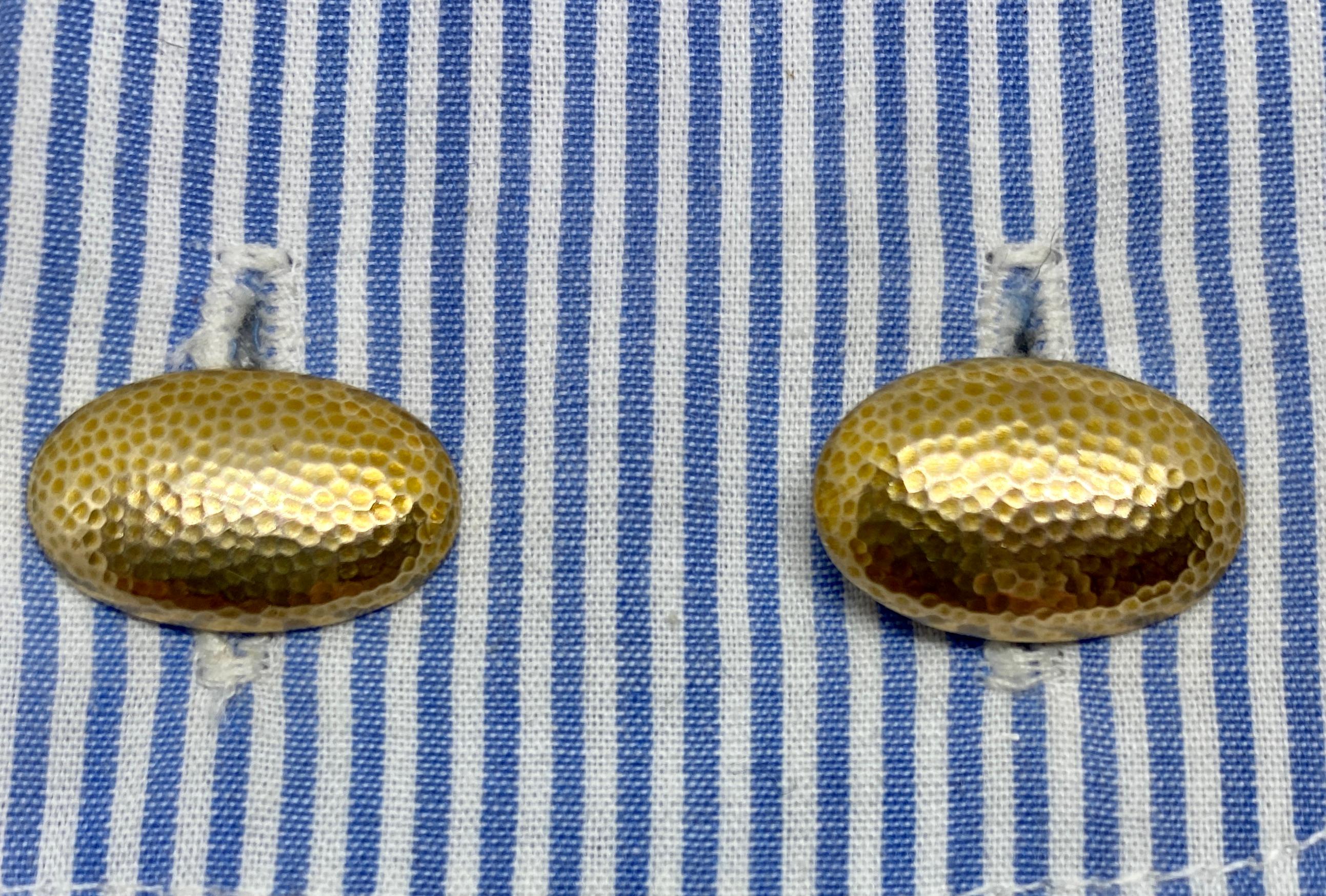 Double-Sided Arts & Crafts Era Cufflinks in Hammered Yellow Gold In Good Condition For Sale In San Rafael, CA