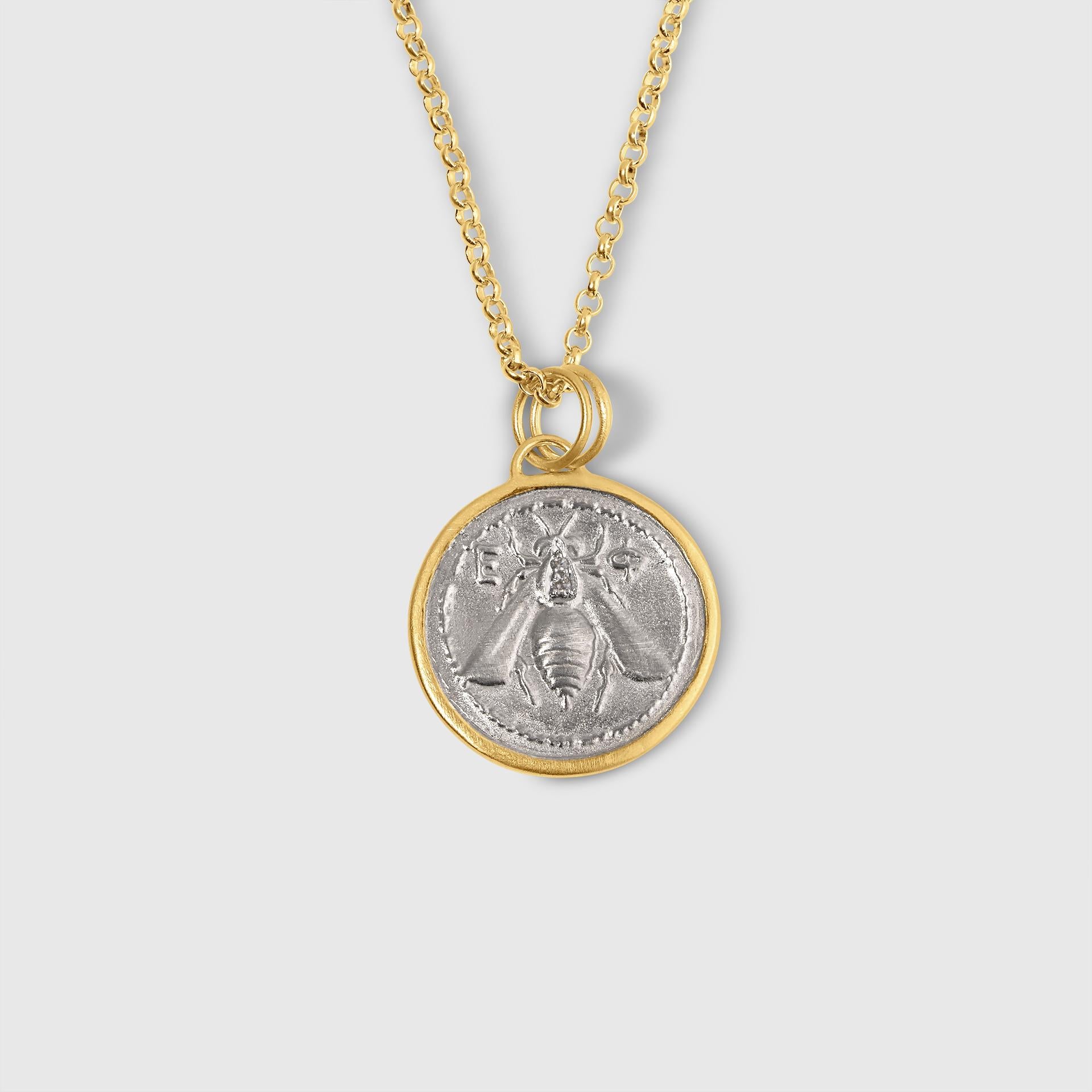 Doppelseitige Bienenmünze mit Hirsch- und Diamantdetails aus 24 Karat Gold und Silber von Kurtulan (Byzantinisch) im Angebot