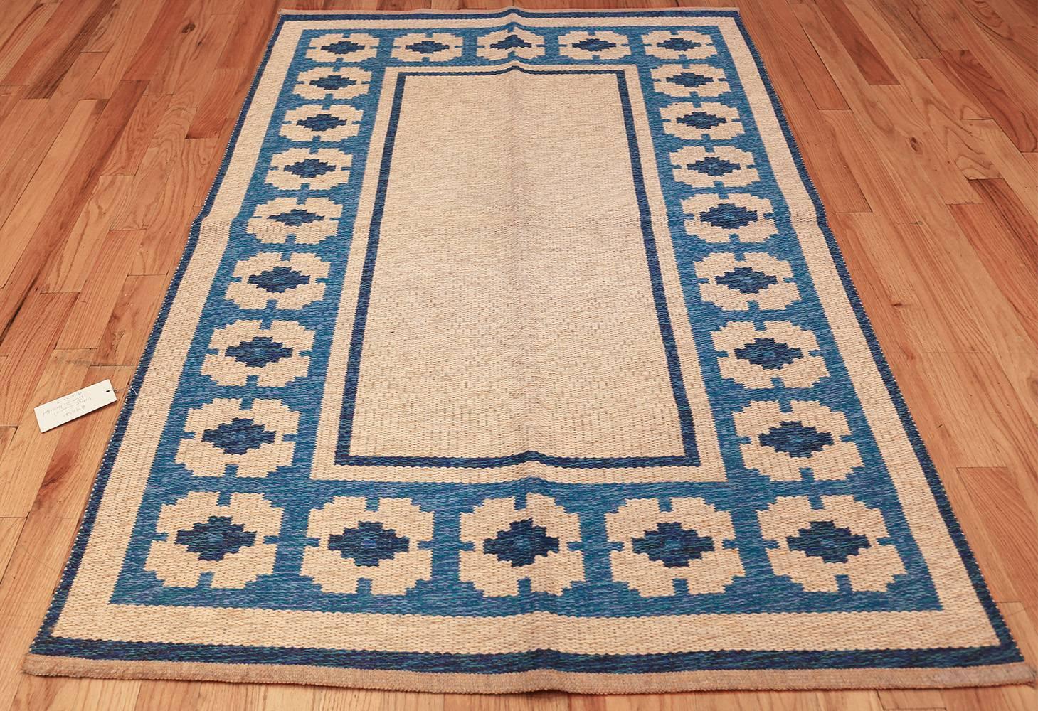 Vintage Double Sided Kilim, Country Of Origin: Sweden, Circa Date: Mid 20th Century — Size: 4 ft 6 in x 6 ft 8 in (1.37 m x 2.03 m).