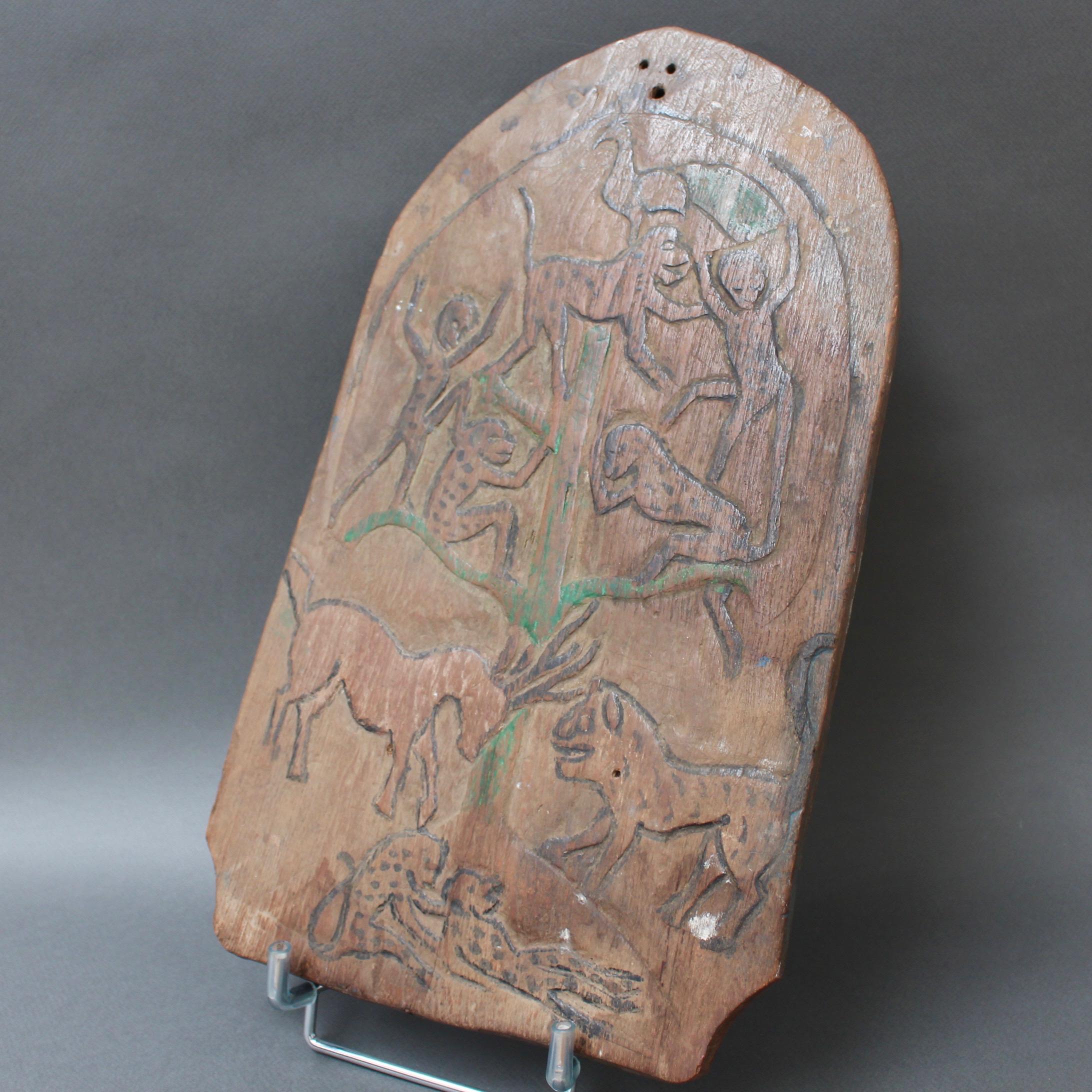 Double-sided carved wooden blawong board from Java, Indonesia (circa 1920s-1950s). Blawong boards were used to hold a pair of Keris daggers. They were fixed near the entrance of the household in order to use the Keris magic to protect the owner from