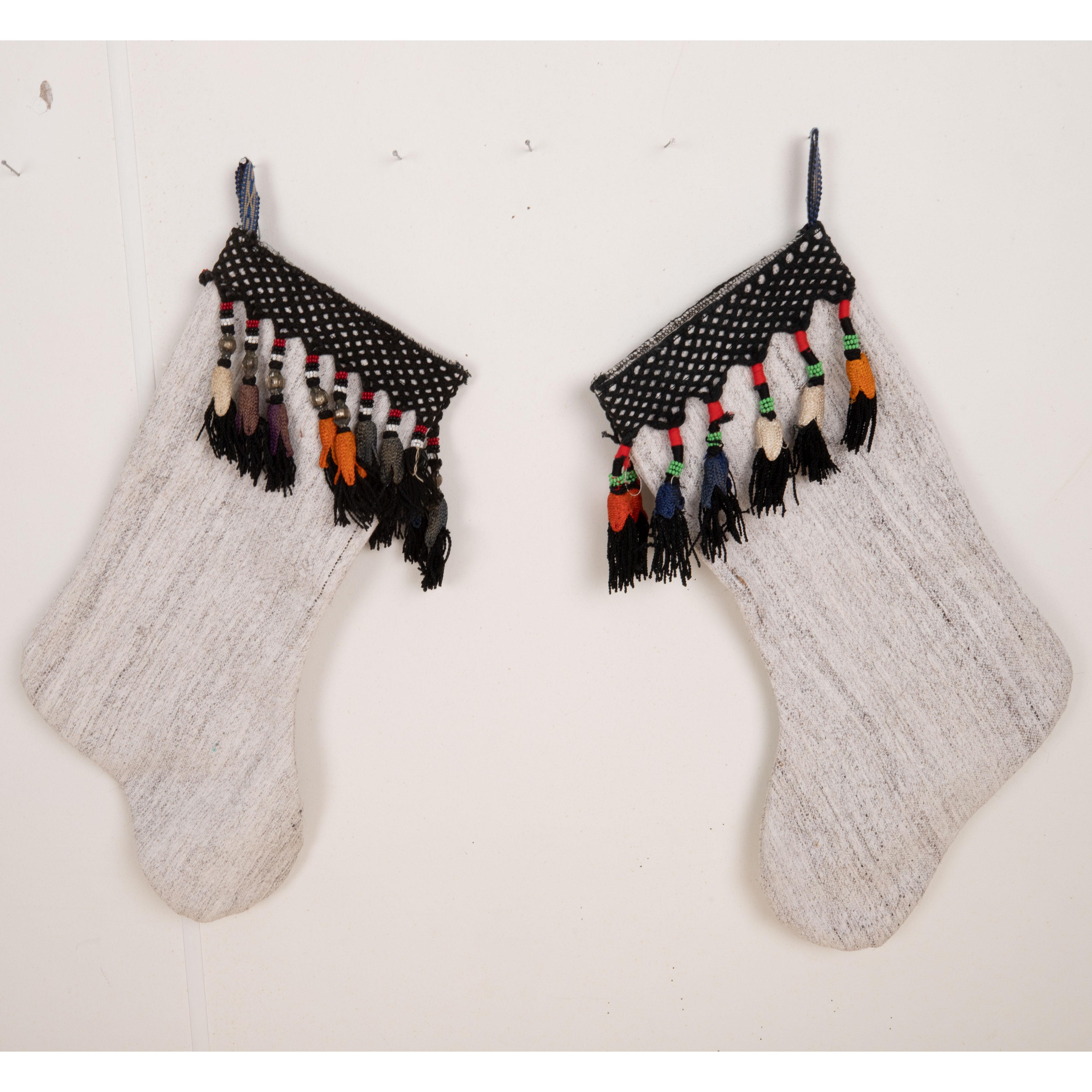 Medias de Navidad de doble cara hechas con fragmentos de kilim turco vintage Tejido a mano en venta