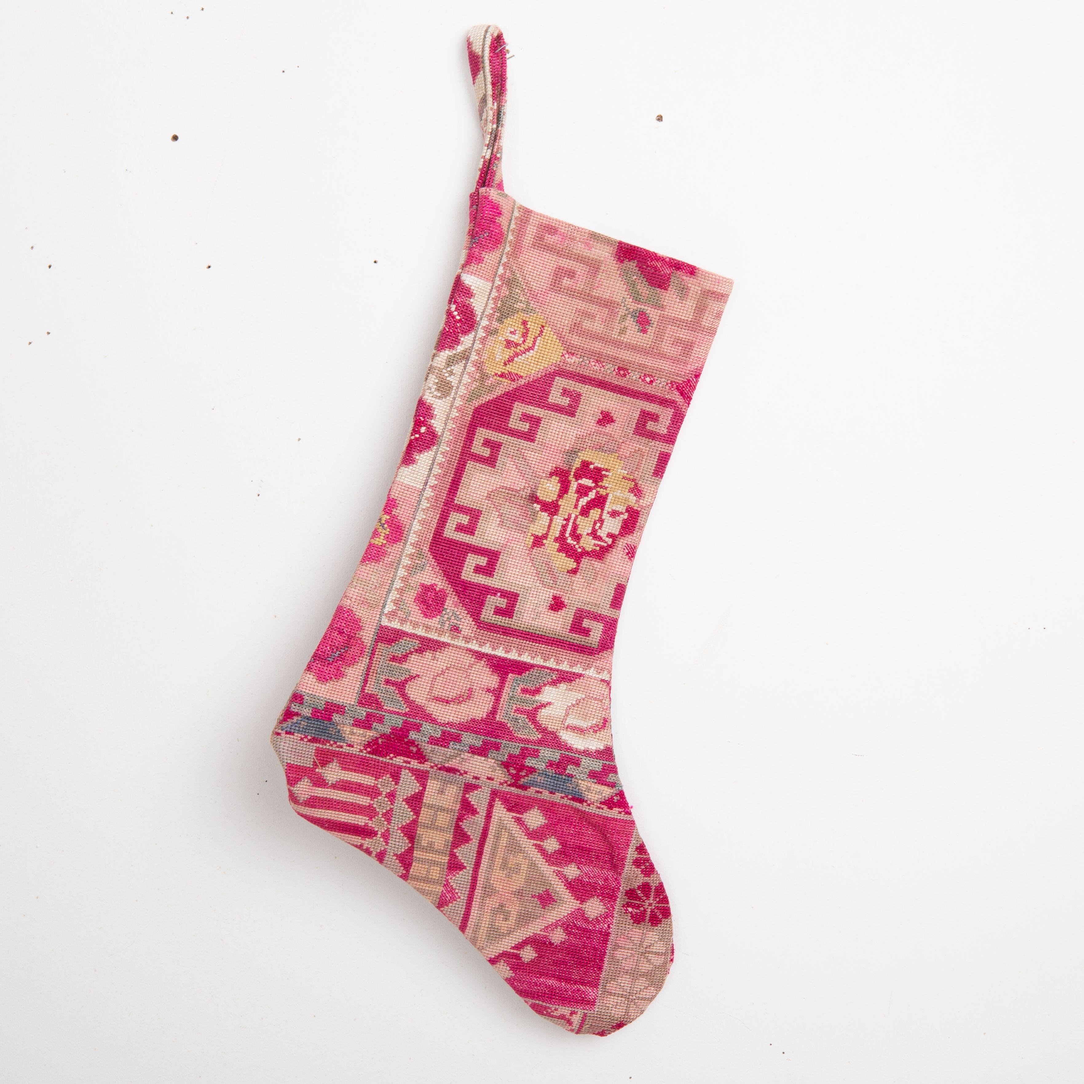 Doppelseitige Weihnachts Stockings mit Vintage- Usbekistan-Lakai-Stickerei (Suzani) im Angebot