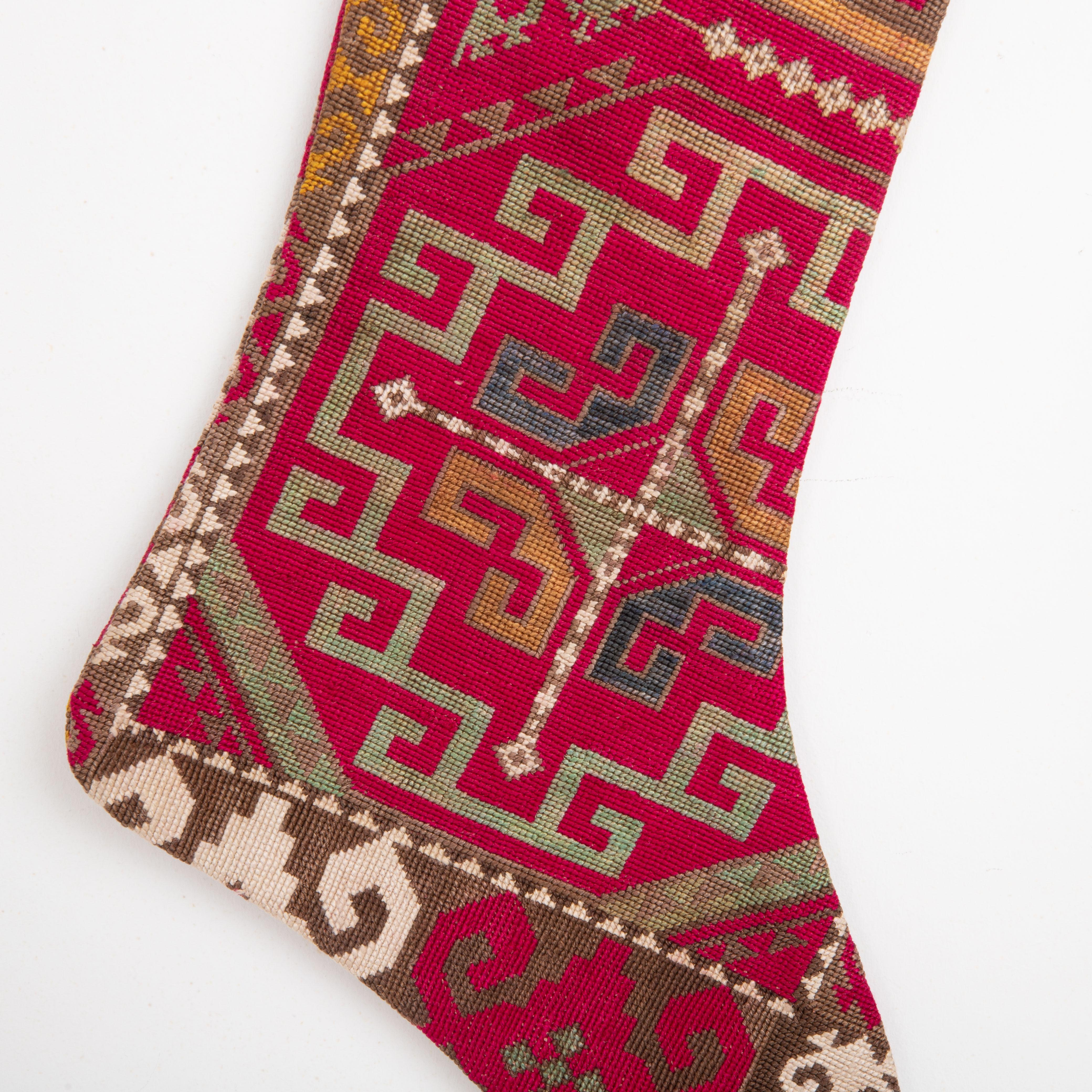 Doppelseitige Weihnachts Stockings mit Vintage- Usbekistan-Lakai-Stickerei (Suzani) im Angebot