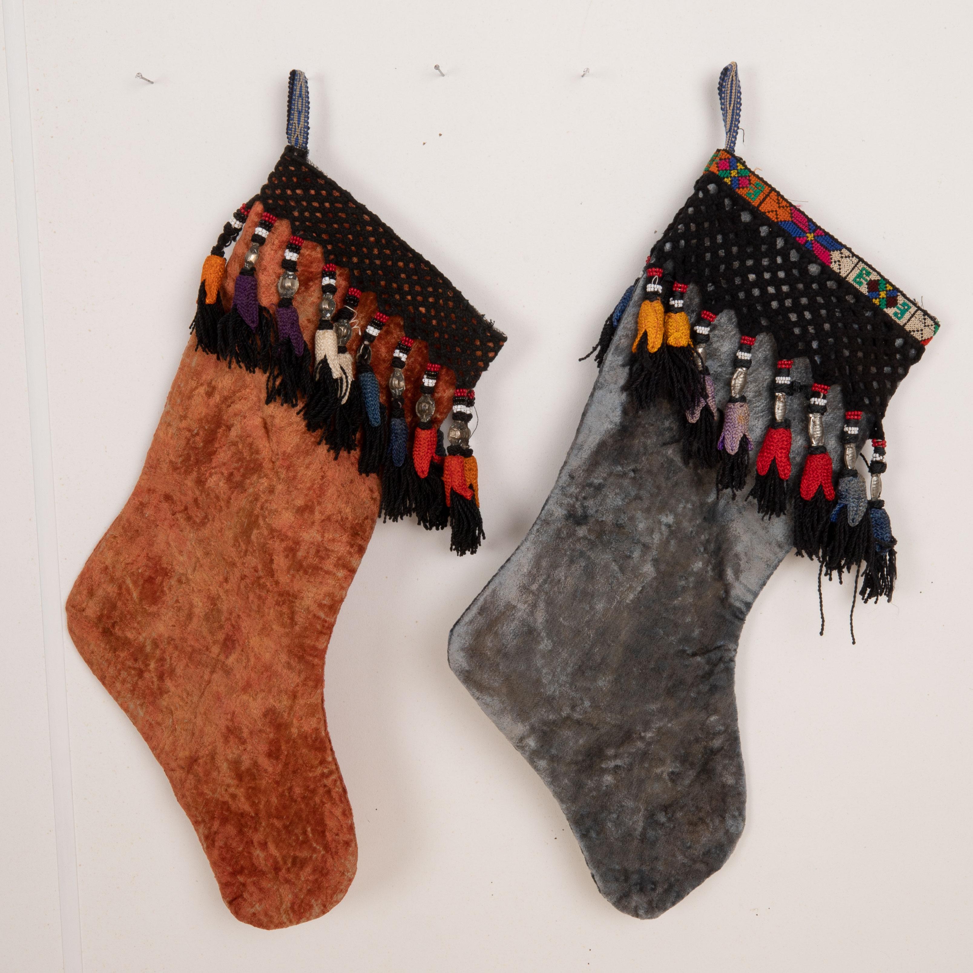Doppelseitige Weihnachts Stockings aus altemzbekischem Samt mit Vintage-Fragmenten (20. Jahrhundert) im Angebot