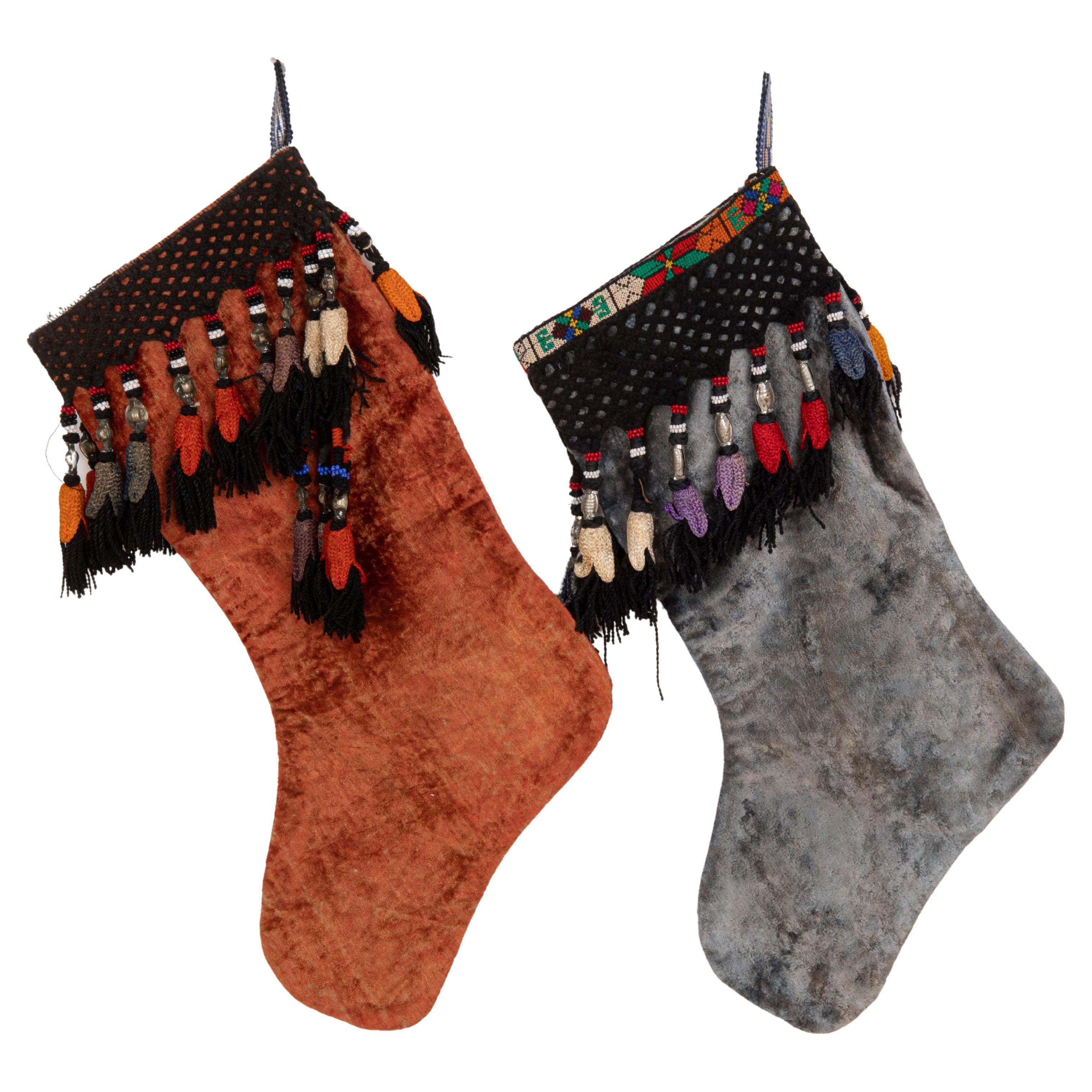 Doppelseitige Weihnachts Stockings aus altemzbekischem Samt mit Vintage-Fragmenten im Angebot