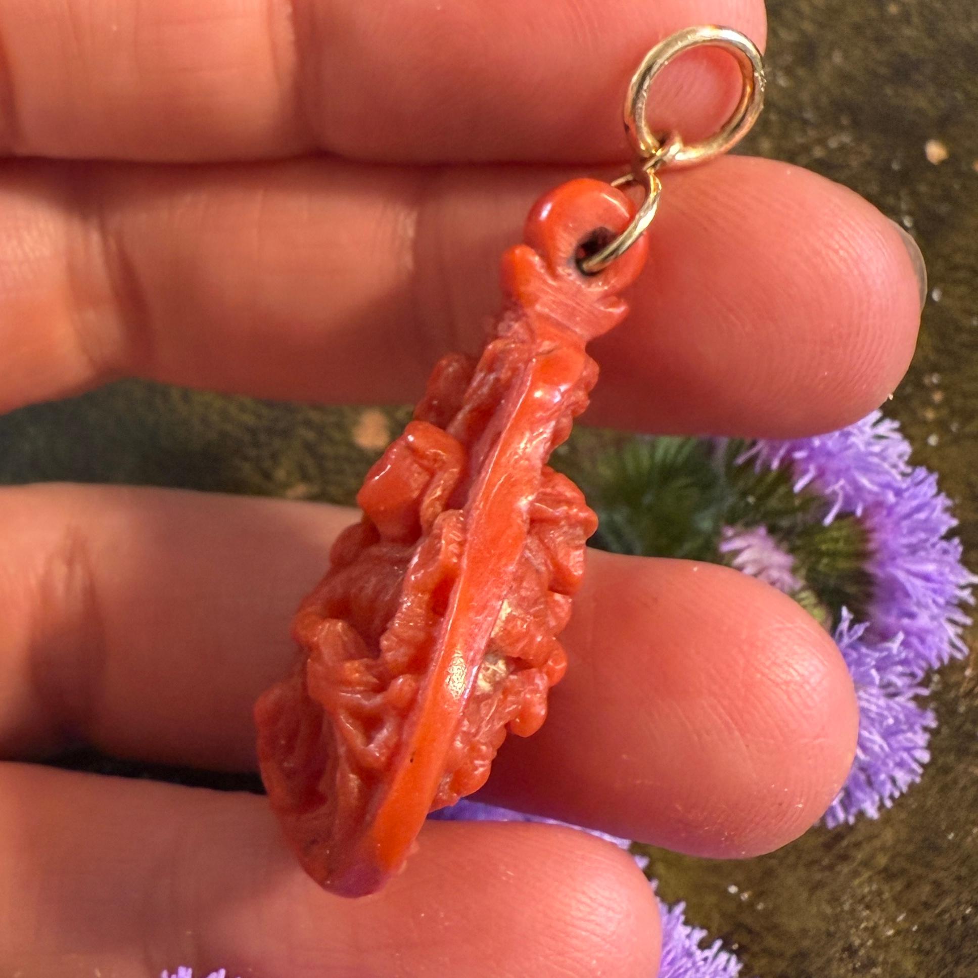 Pendentif dévotionnel double face en corail et or. Sicile, XVIIe siècle. en vente 8