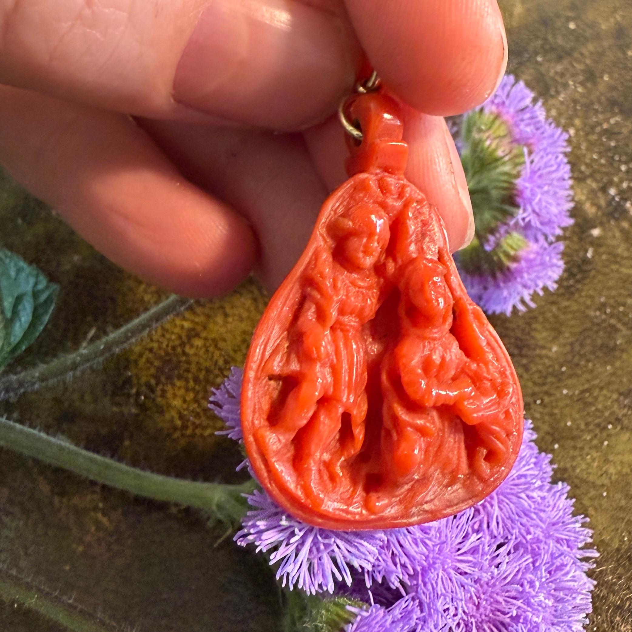 Pendentif dévotionnel double face en corail et or. Sicile, XVIIe siècle. en vente 10