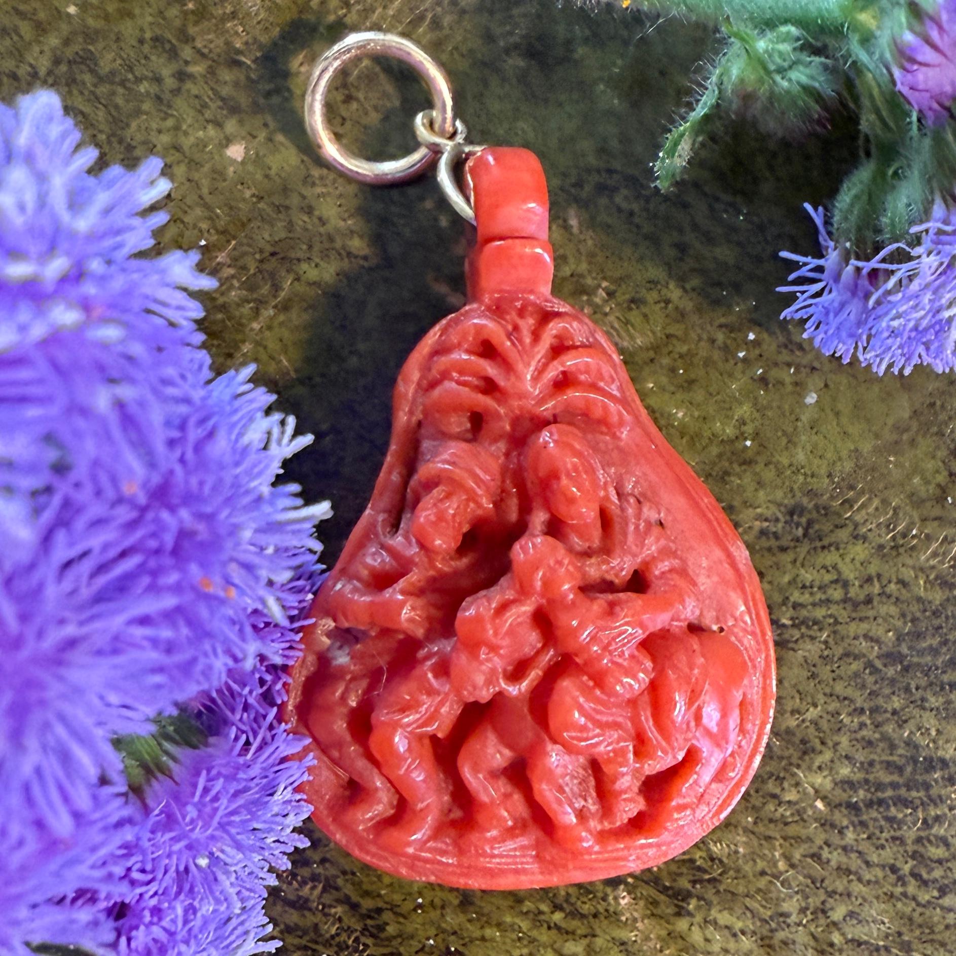 Pendentif dévotionnel double face en corail et or. Sicile, XVIIe siècle. en vente 2
