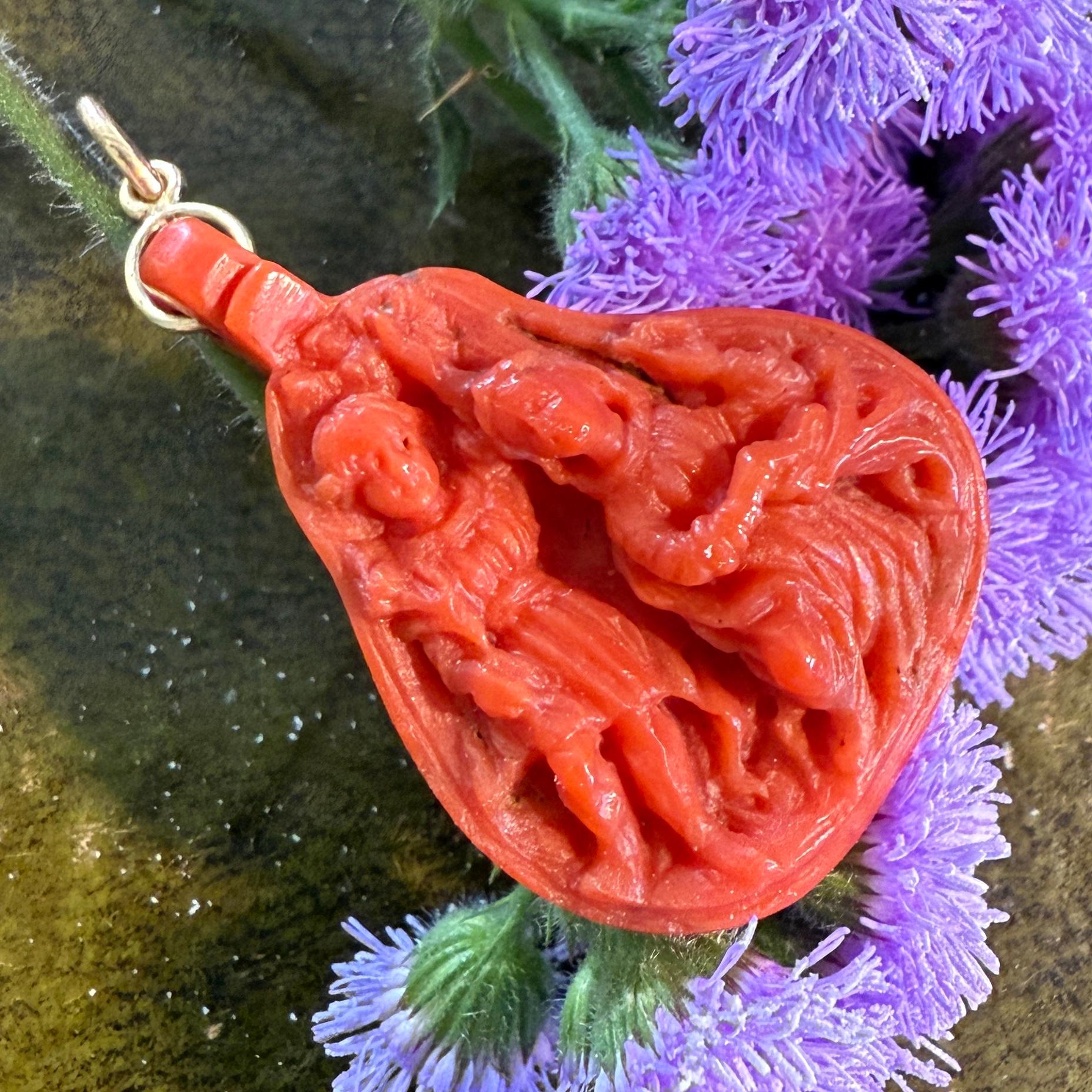 Pendentif dévotionnel double face en corail et or. Sicile, XVIIe siècle. en vente 3