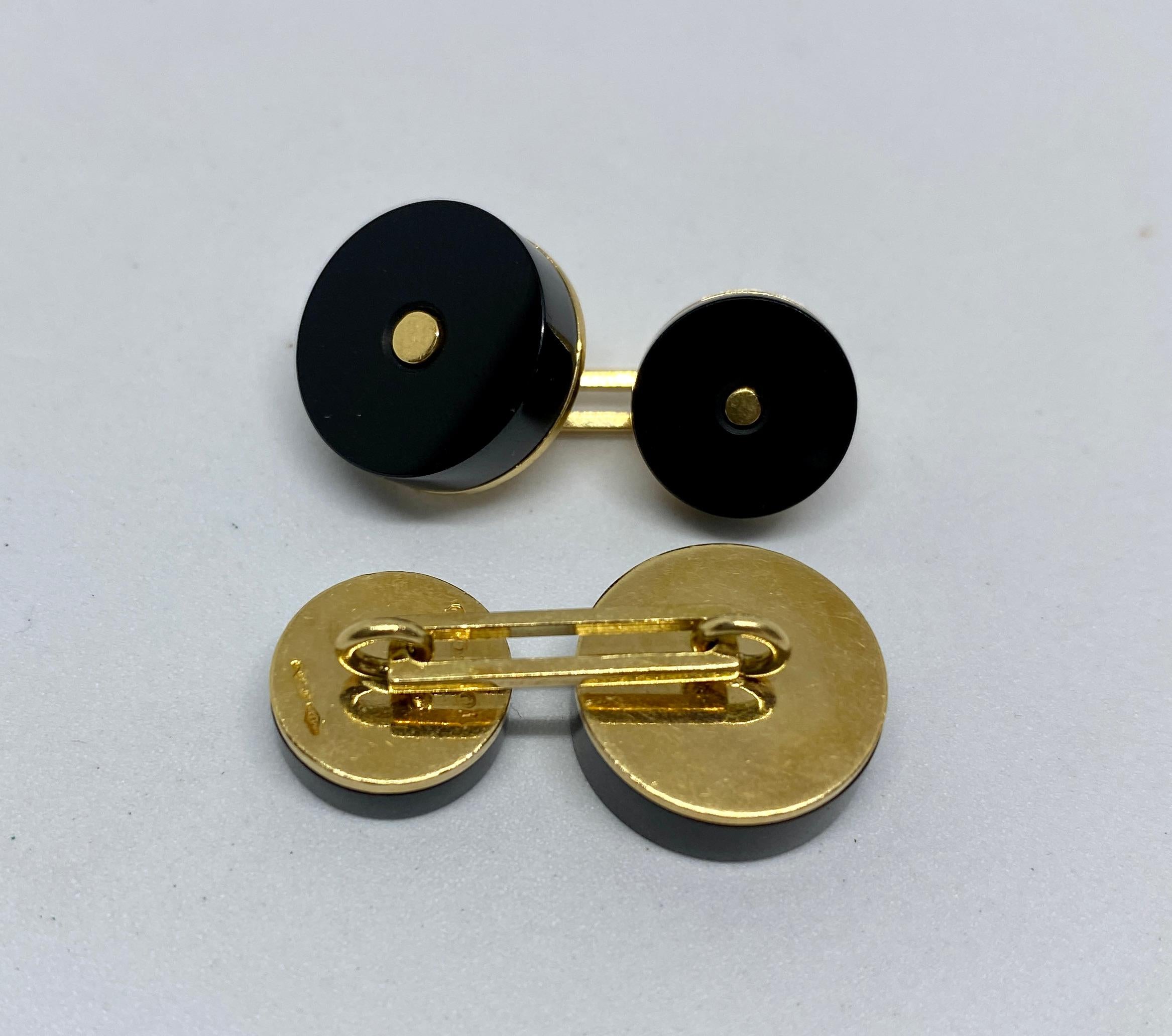 Extremely rare cufflinks by Tom Ford, these manage to be classic, modern and cool at the same time.

Rendered in solid 18K yellow gold with black onyx discs, the fronts measure 14.1mm in diameter while their mates measure 11.2mm in diameter. Besides