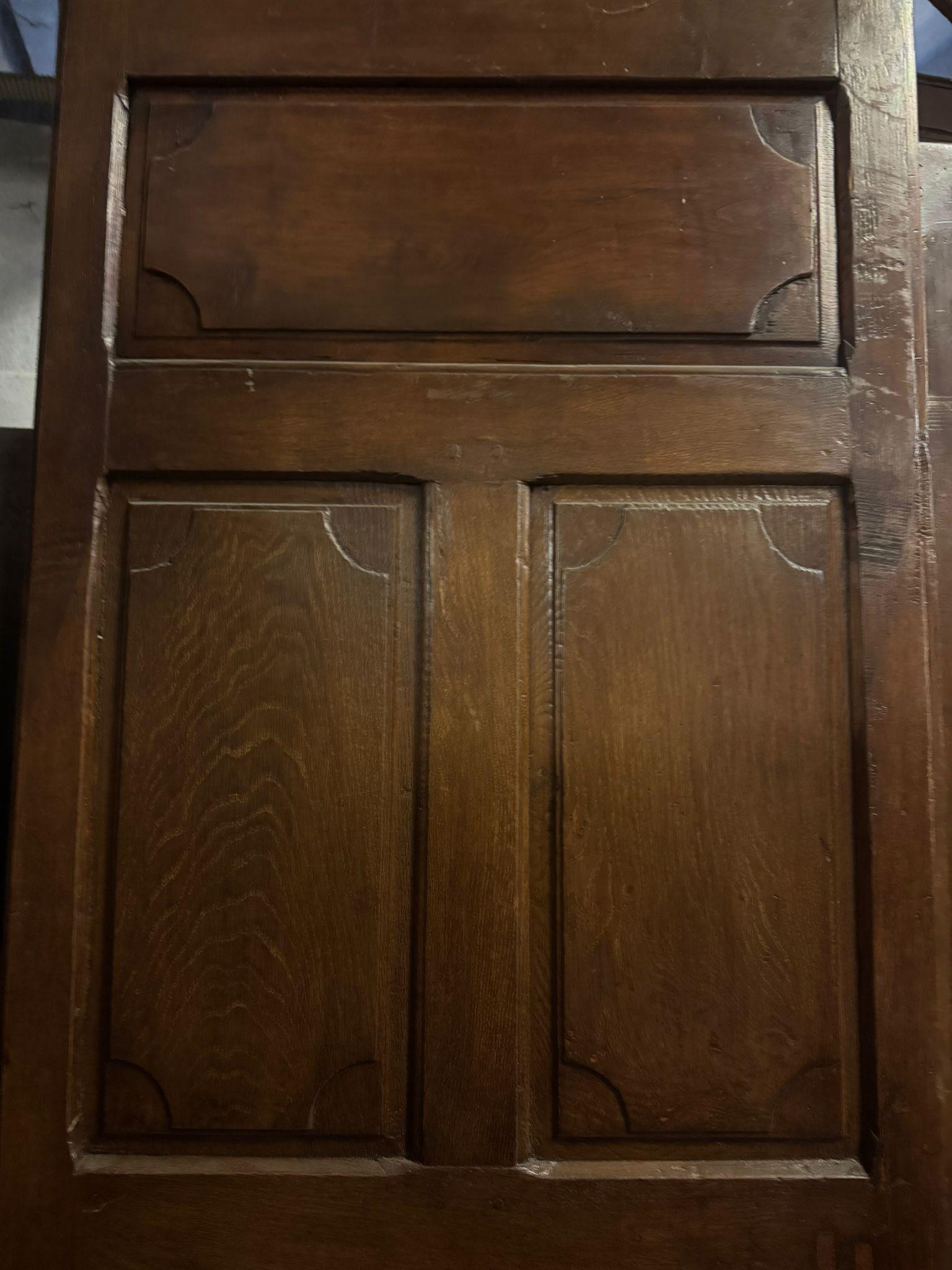 Double-sided door in carved oak wood, France In Good Condition For Sale In Cuneo, Italy (CN)